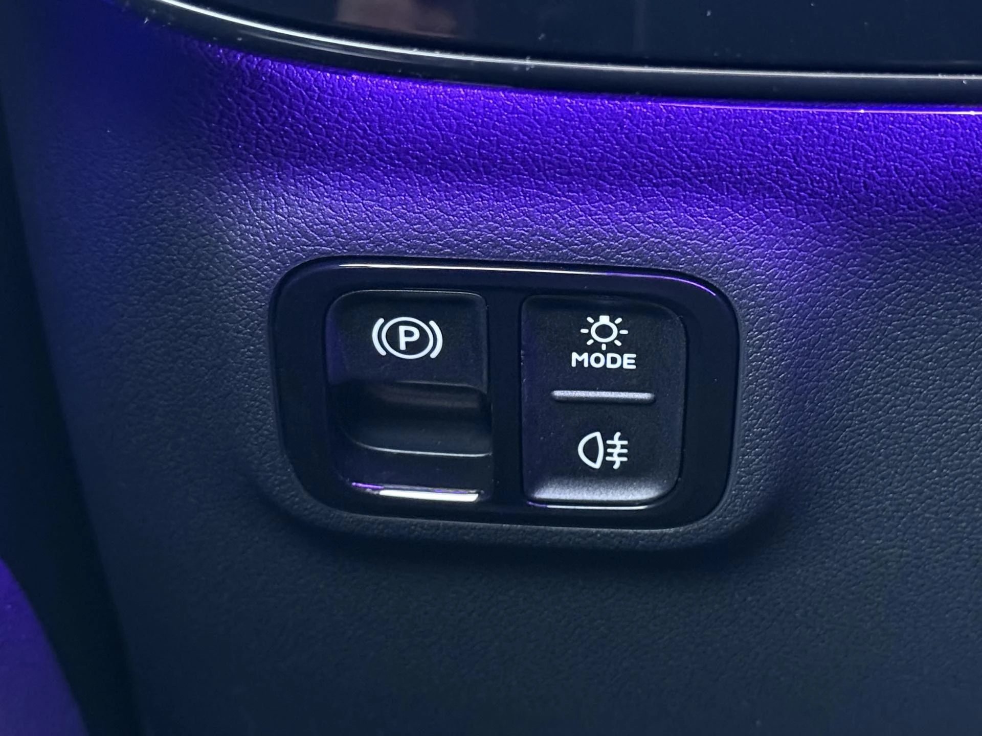Mercedes-Benz-CLA-image-23