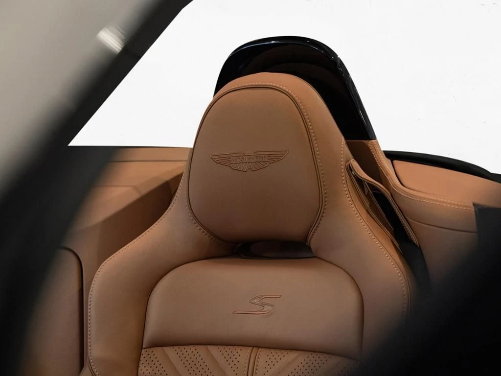 Aston Martin-V8 Vantage-image-5