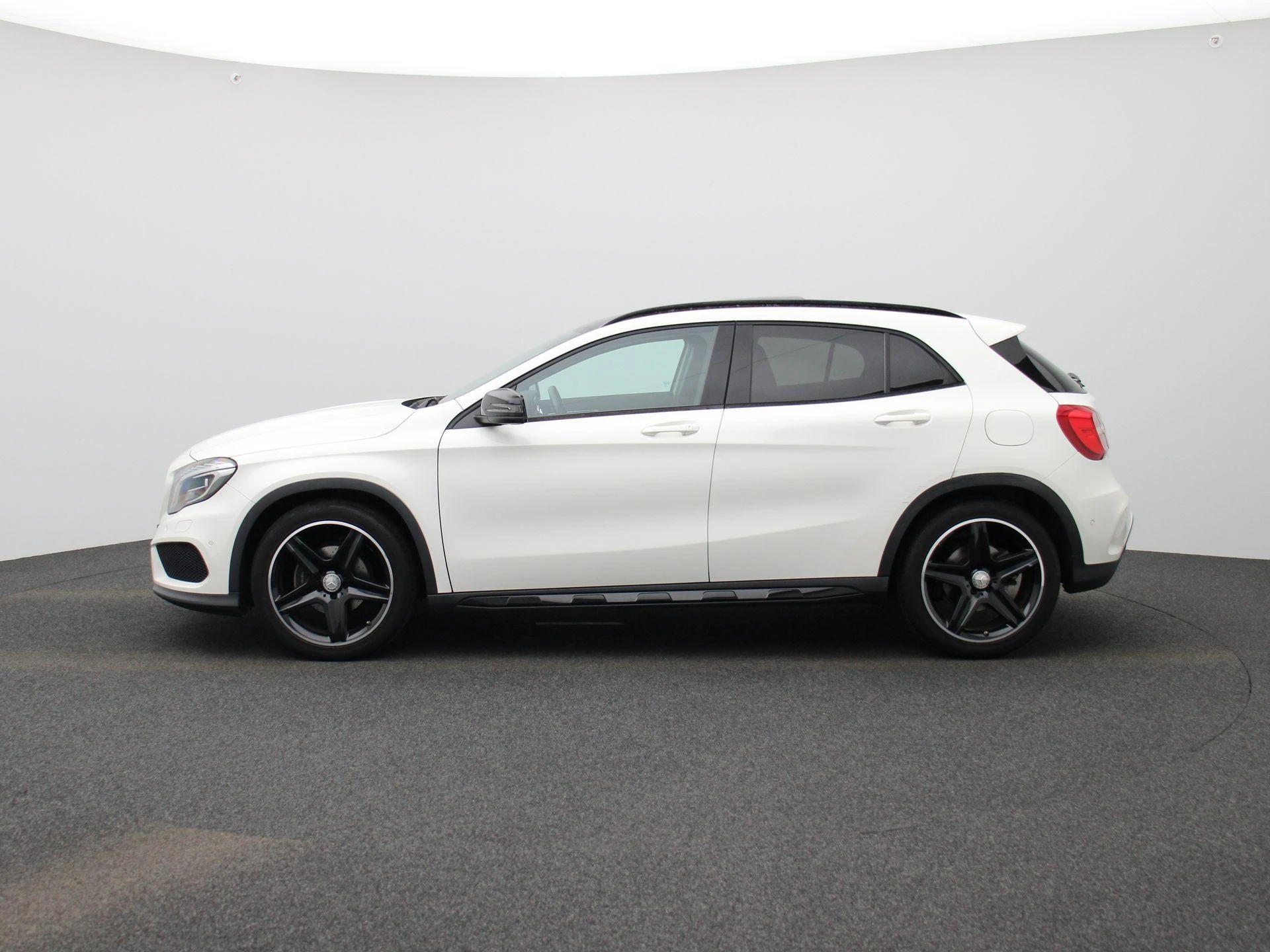 Mercedes-Benz-GLA-image-3
