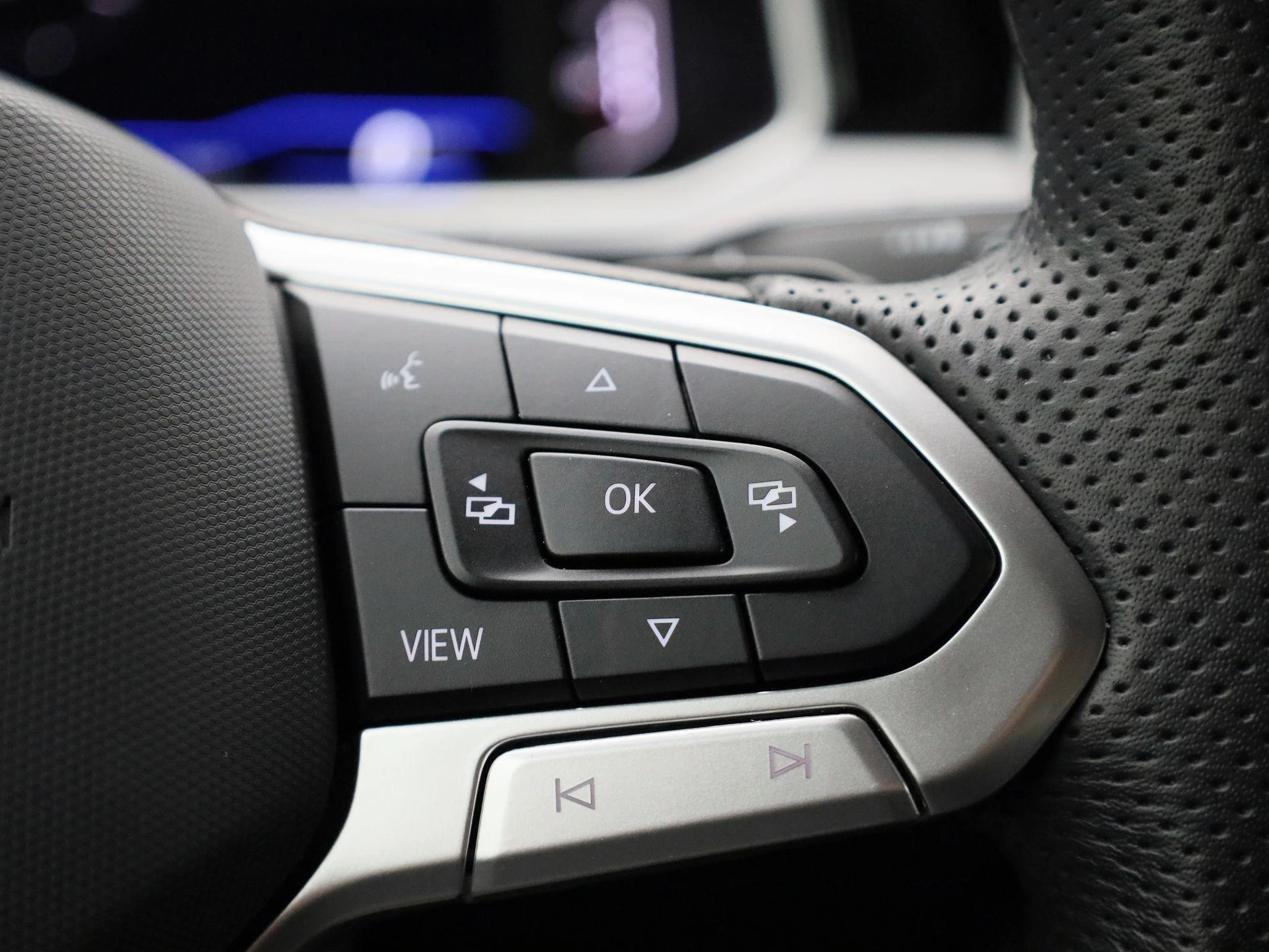 Volkswagen-T-Roc-image-24