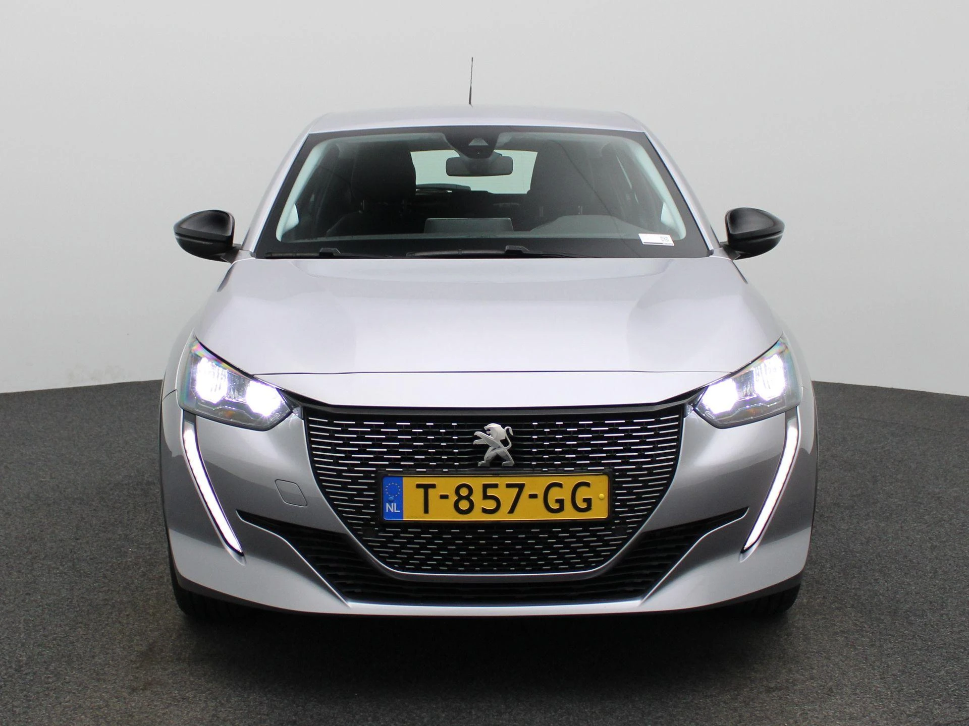 Peugeot-e-208-image-2