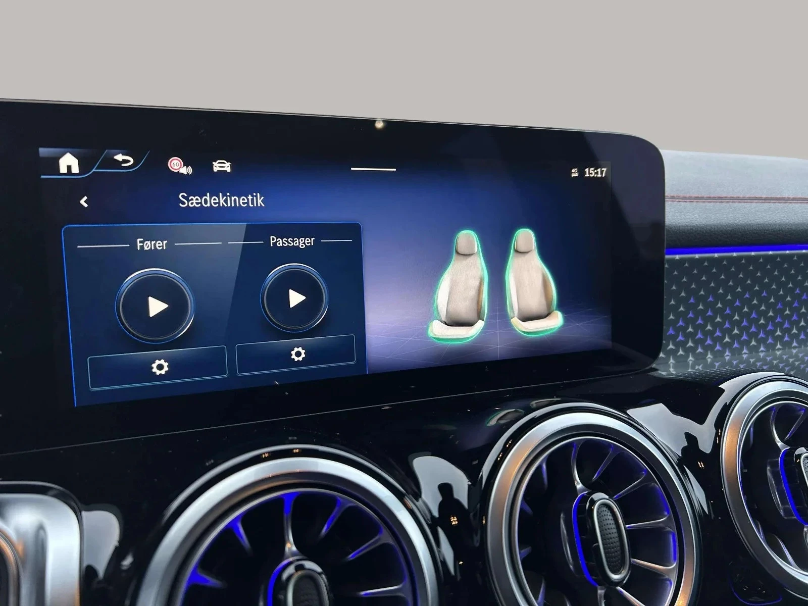 Mercedes-Benz-EQB-image-19