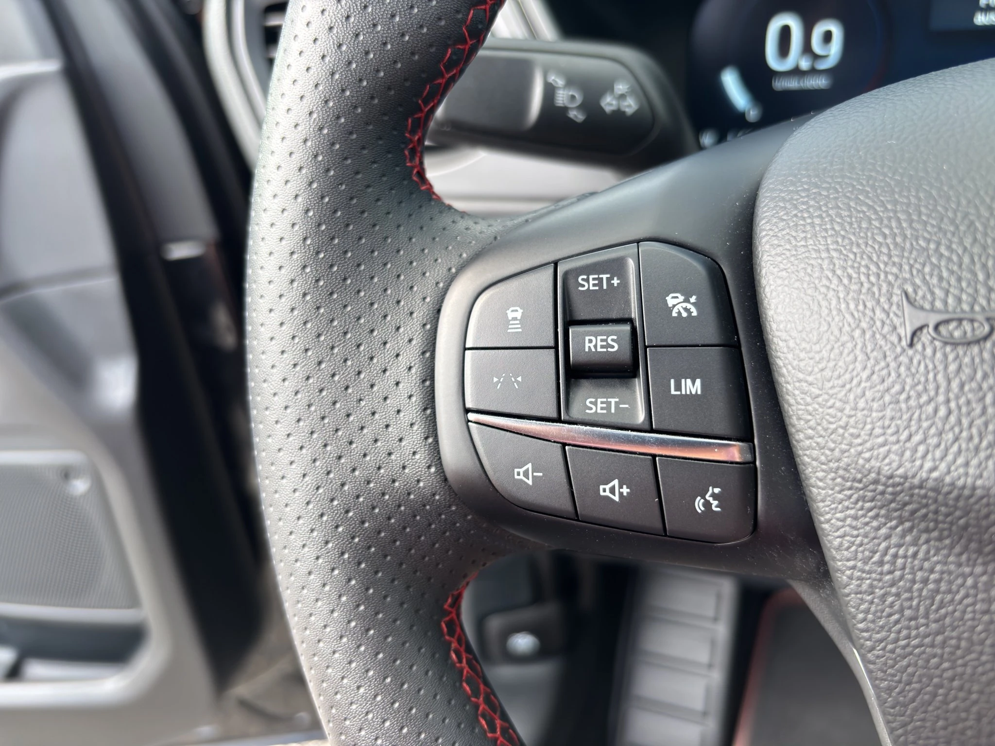 Ford Kuga ST-Line X Aut.*PANO*AHK*360GRAD*LED-MATRIX*NAVI*GRA*WINTER-PKT..