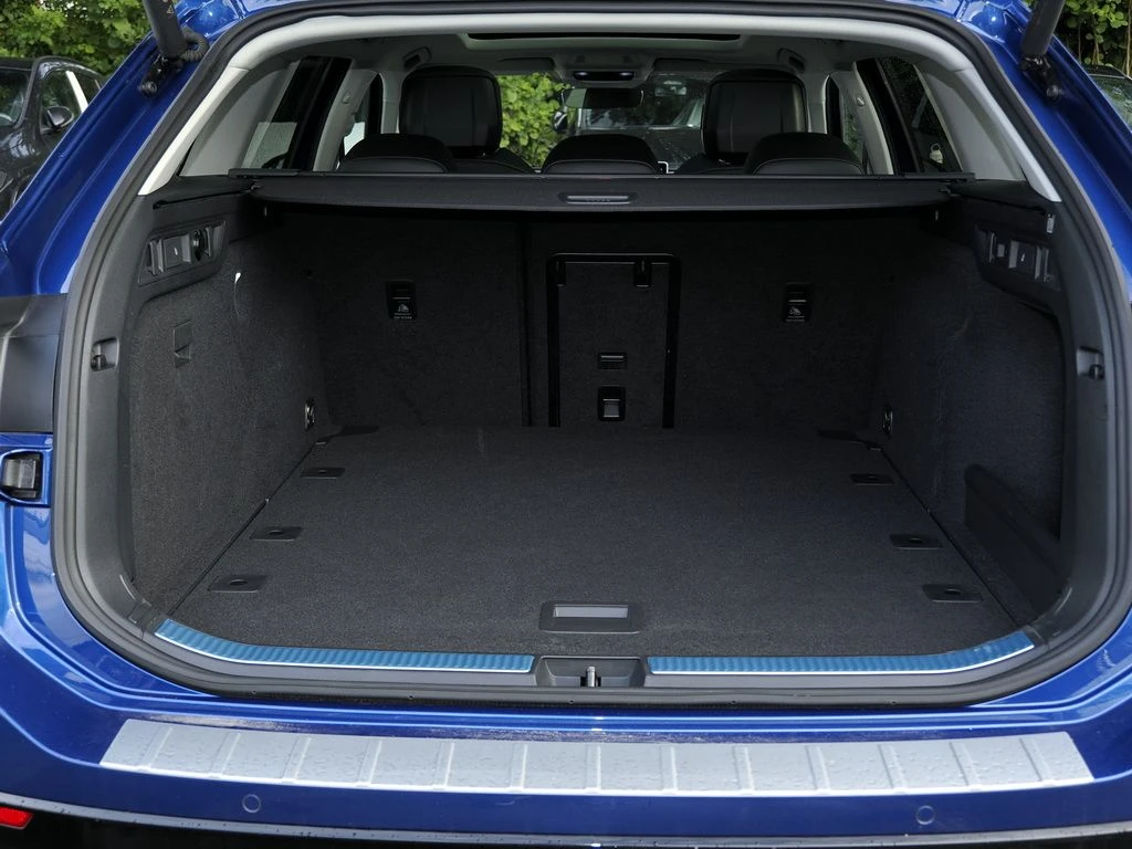 Volkswagen-Passat-image-12
