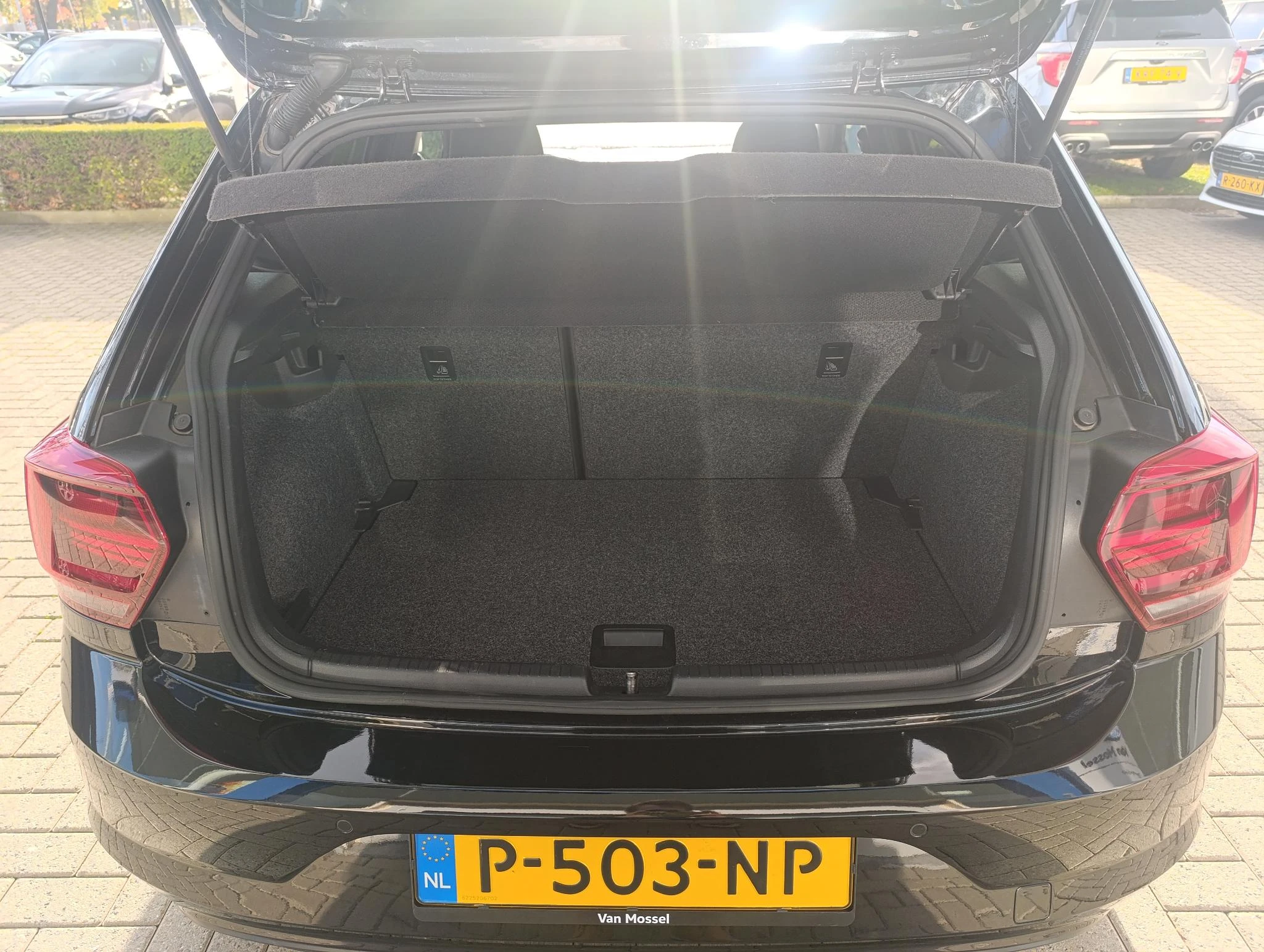 Volkswagen-Polo-image-8