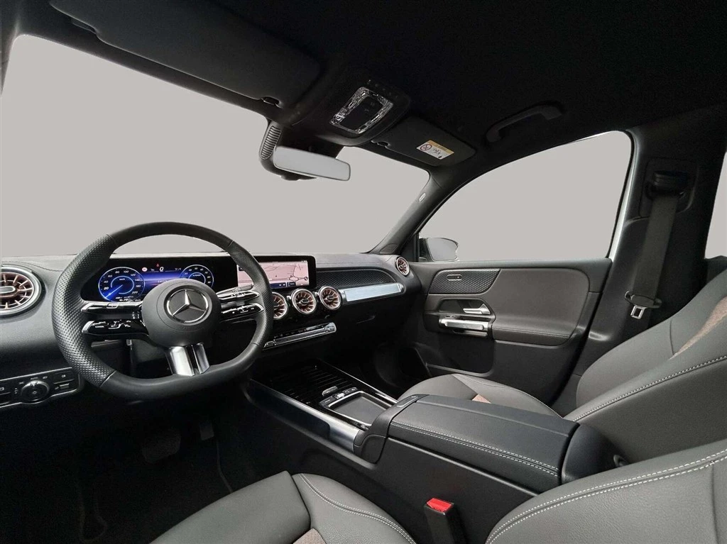 Mercedes-Benz-EQB-image-11