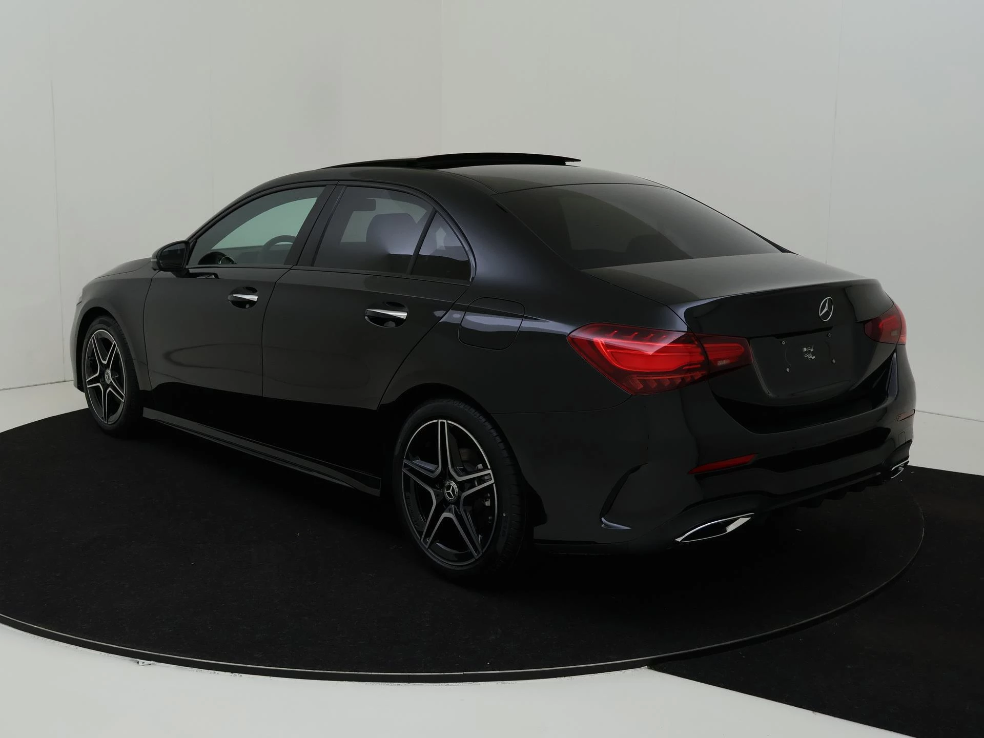 Mercedes-Benz-A-Klasse-image-6