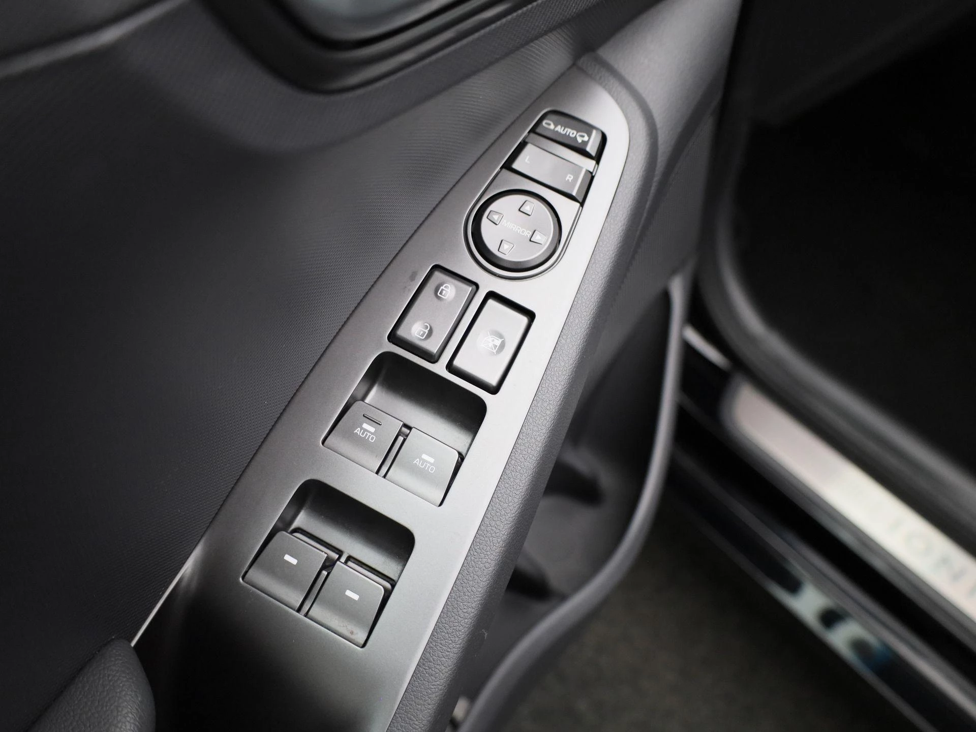 Hyundai-IONIQ-image-30