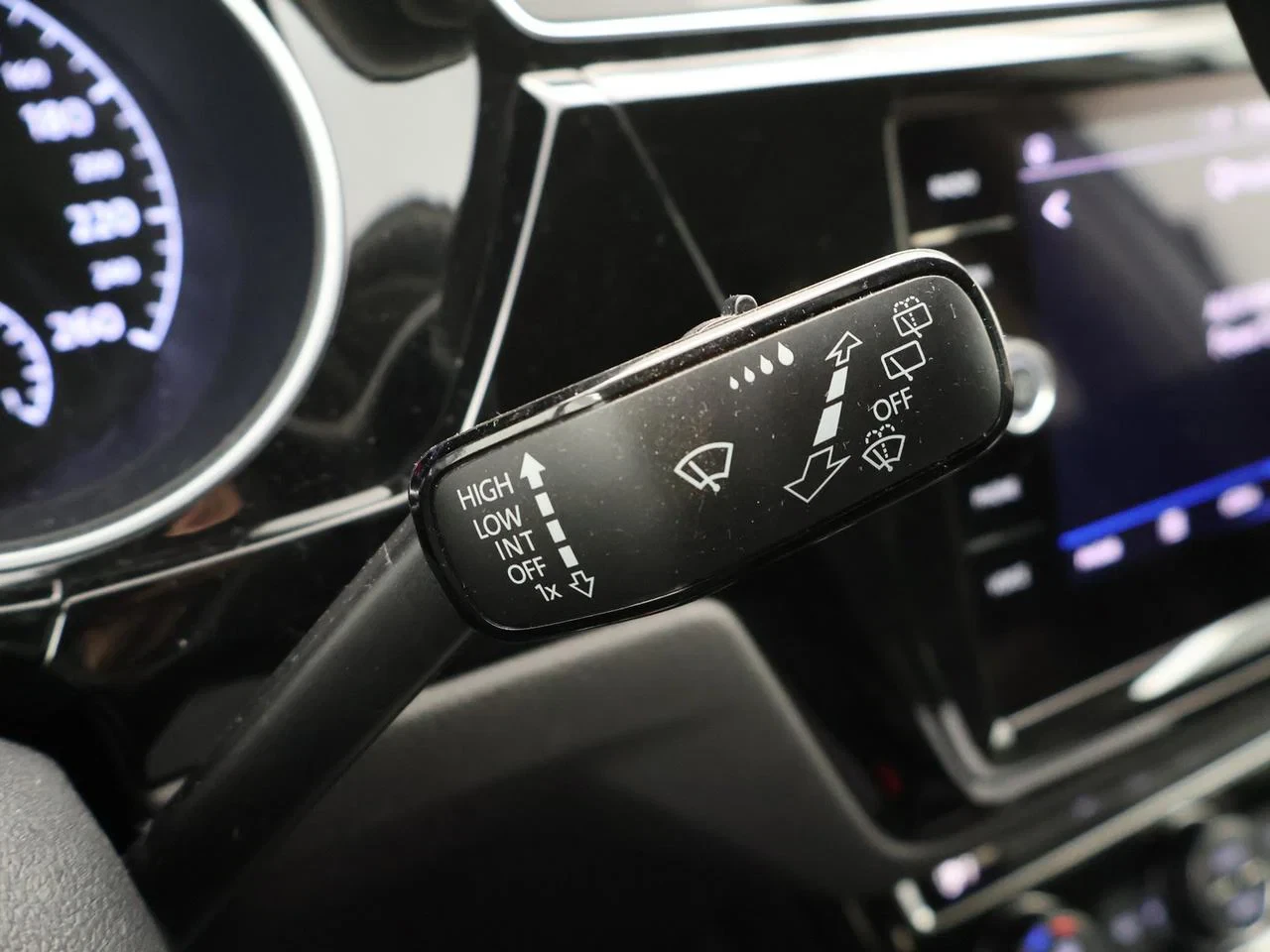 Volkswagen-Touran-image-17