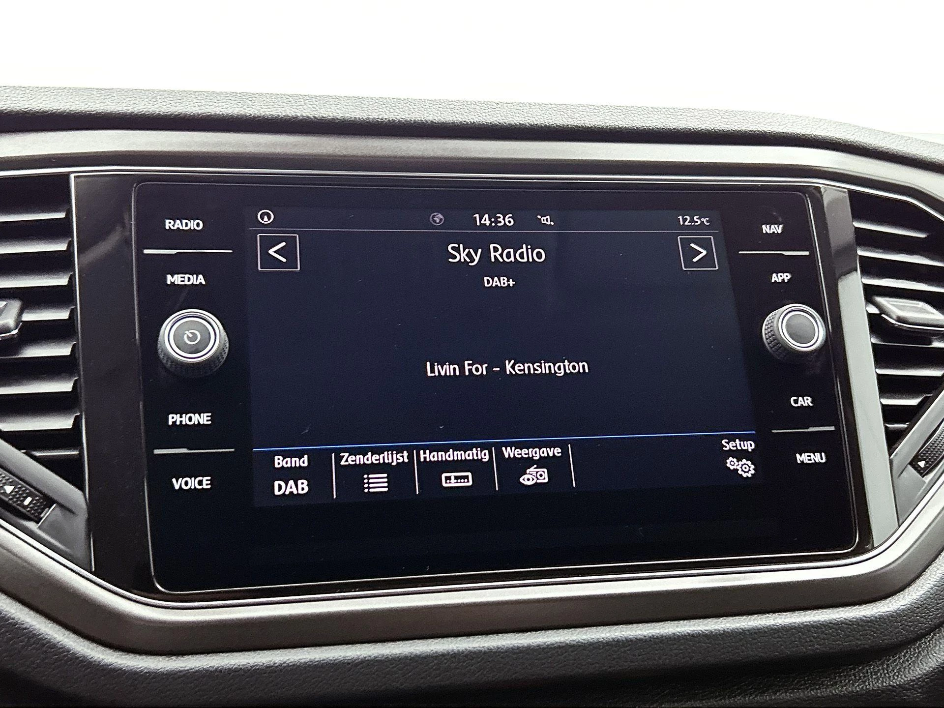 Volkswagen-T-Roc-image-6