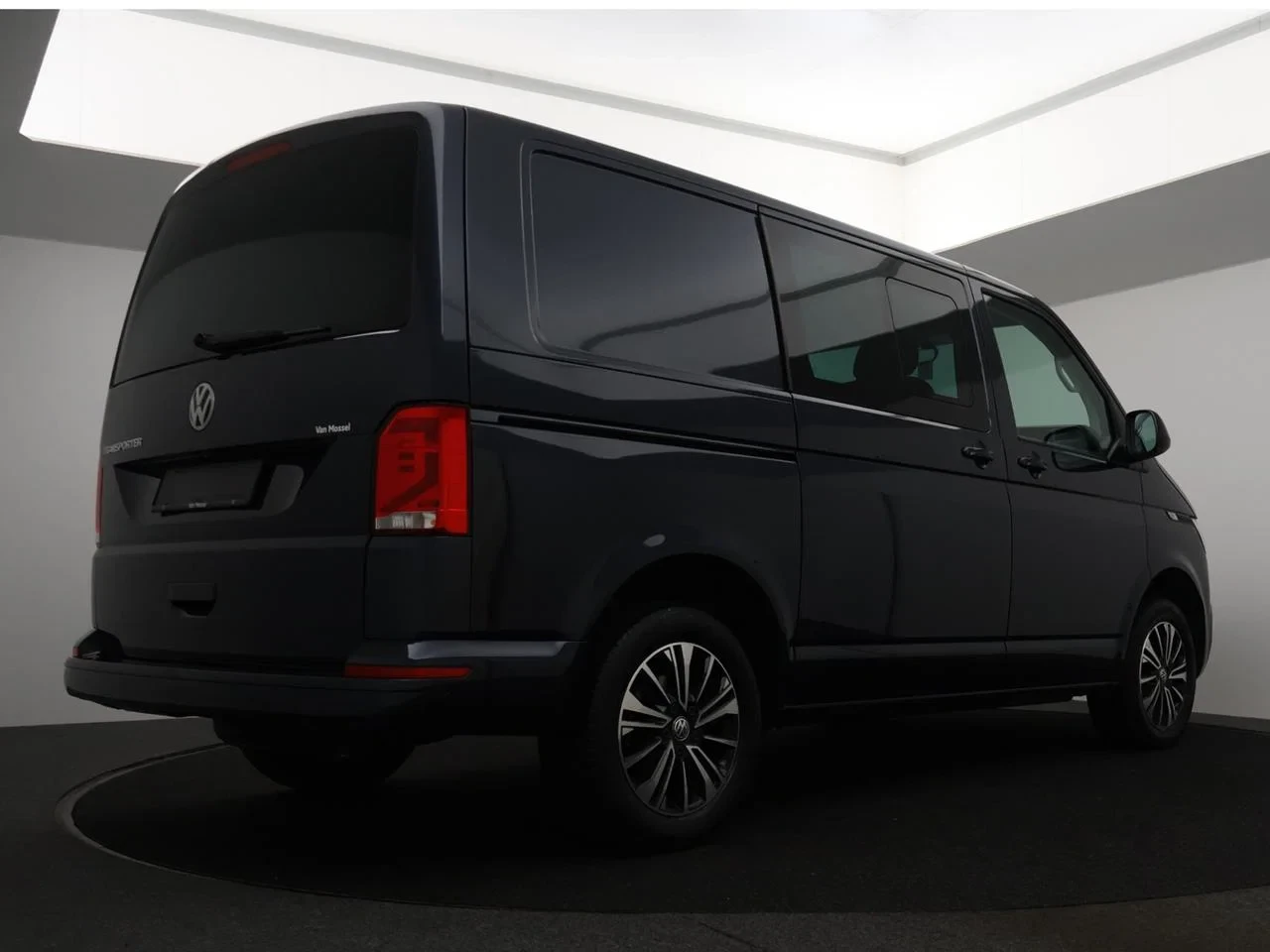 Volkswagen-Transporter-image-6