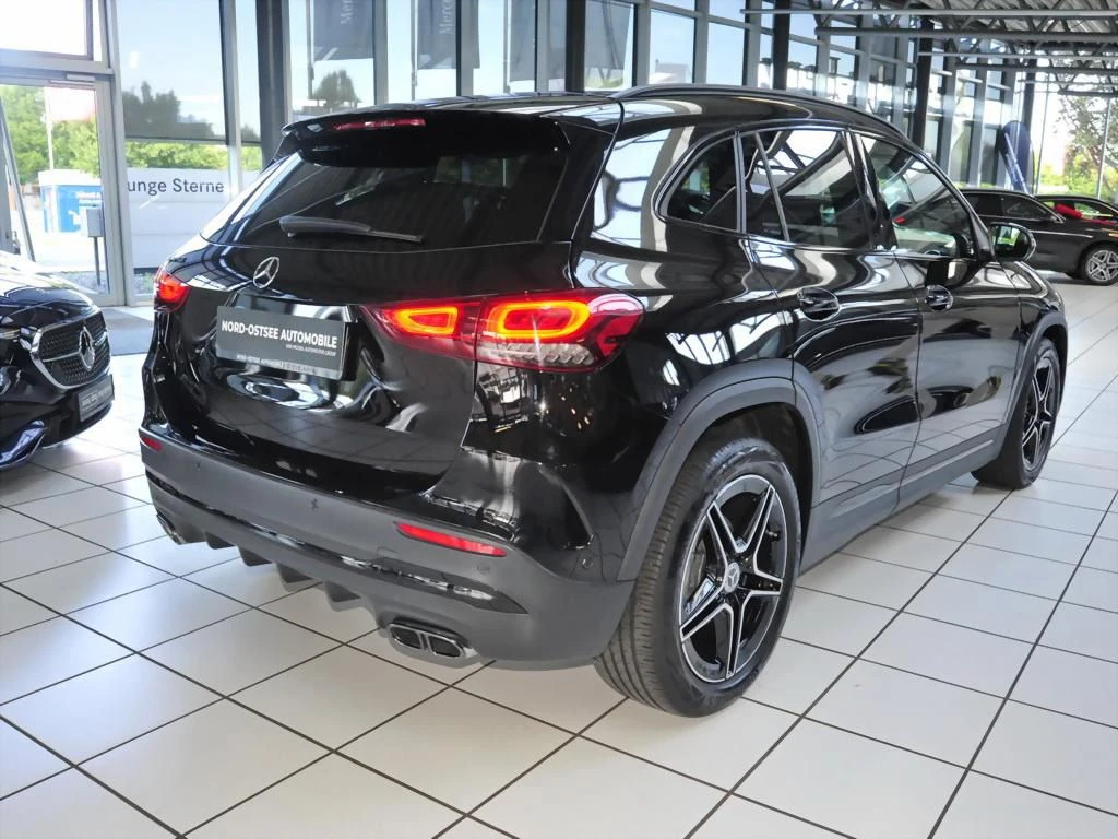 Mercedes-Benz-GLA 200 d-image-5