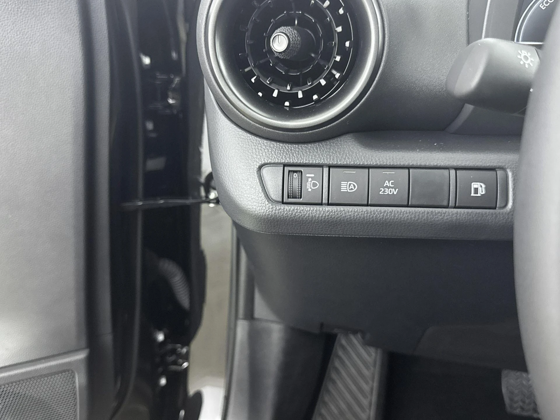 Toyota-C-HR-image-24