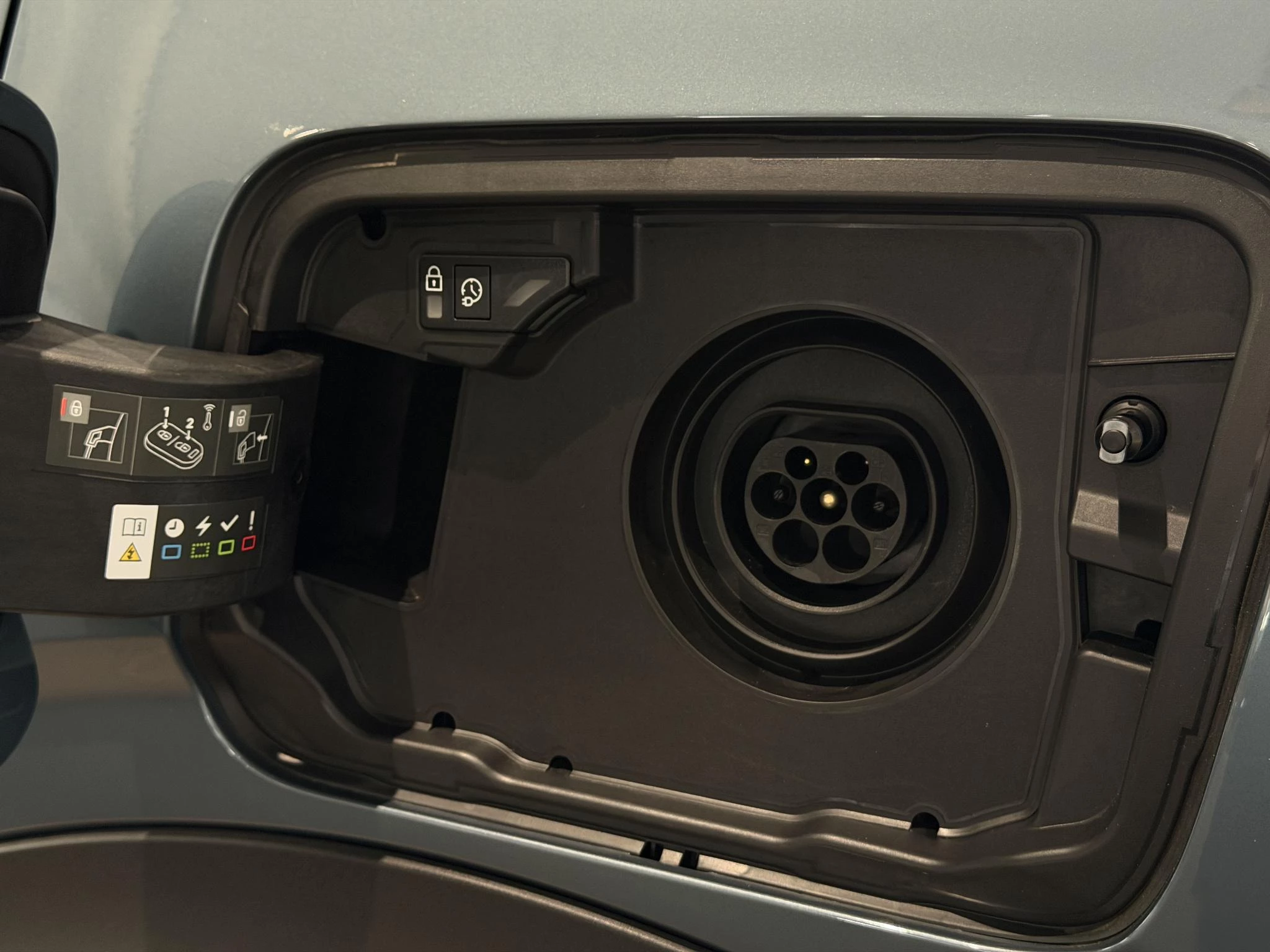 Peugeot 3008 1.6 plug-in Hybrid 195 Allure