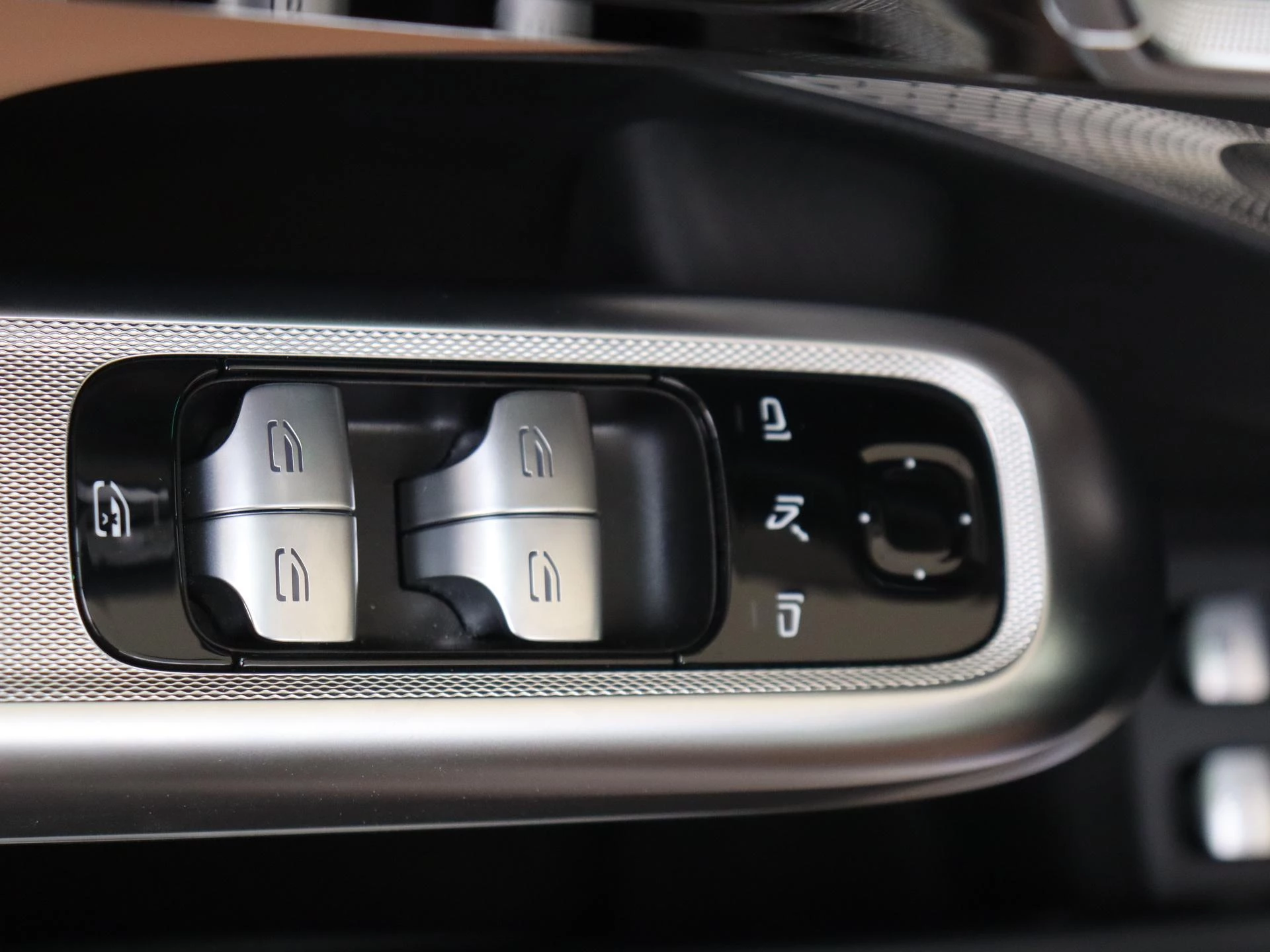 Mercedes-Benz-E-Klasse-image-25