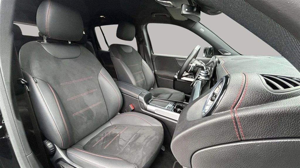 Mercedes-Benz-EQB-image-18