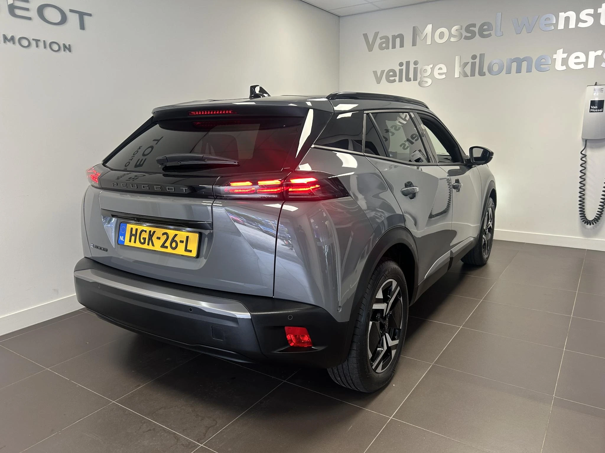 Peugeot-e-2008-image-3