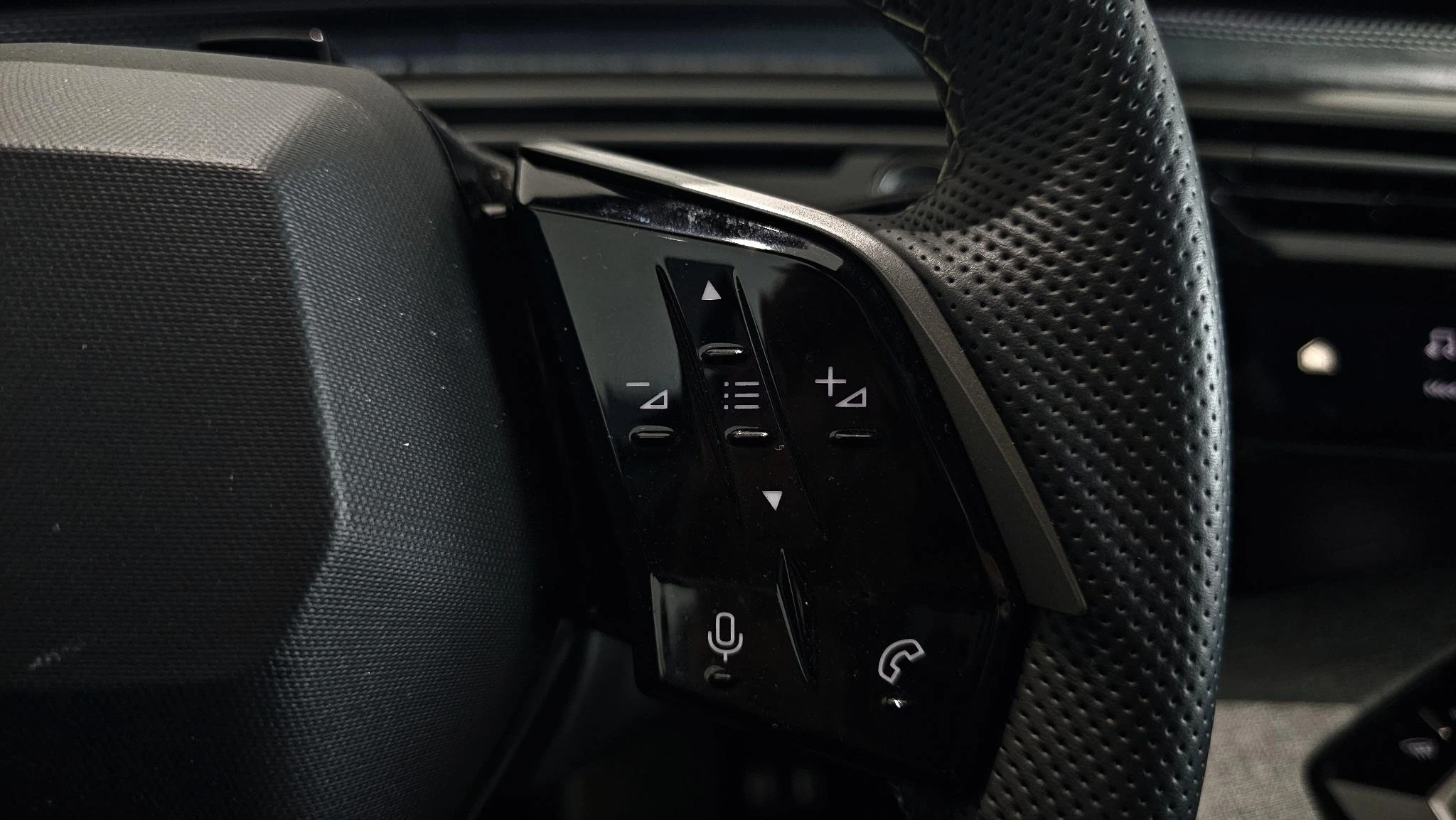 Peugeot-e-5008-image-15