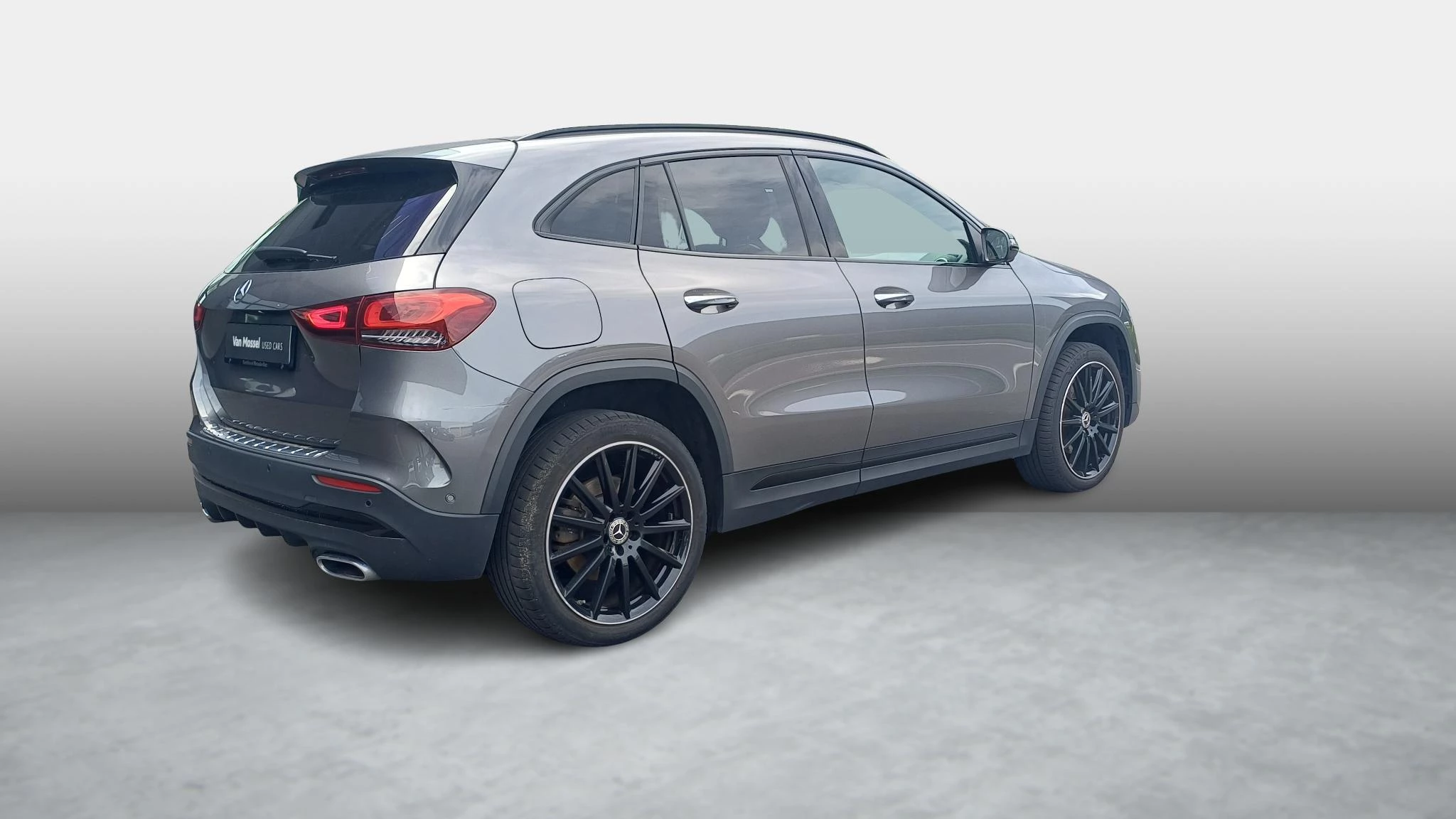 Mercedes-Benz GLA 250 e AMG Line + LEDER + PANO + MULTIBEAM + HEAD UP + CARPLAY +