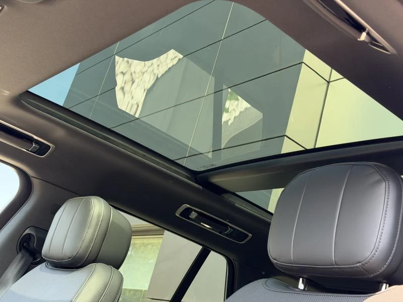 Land Rover-Range Rover-image-12