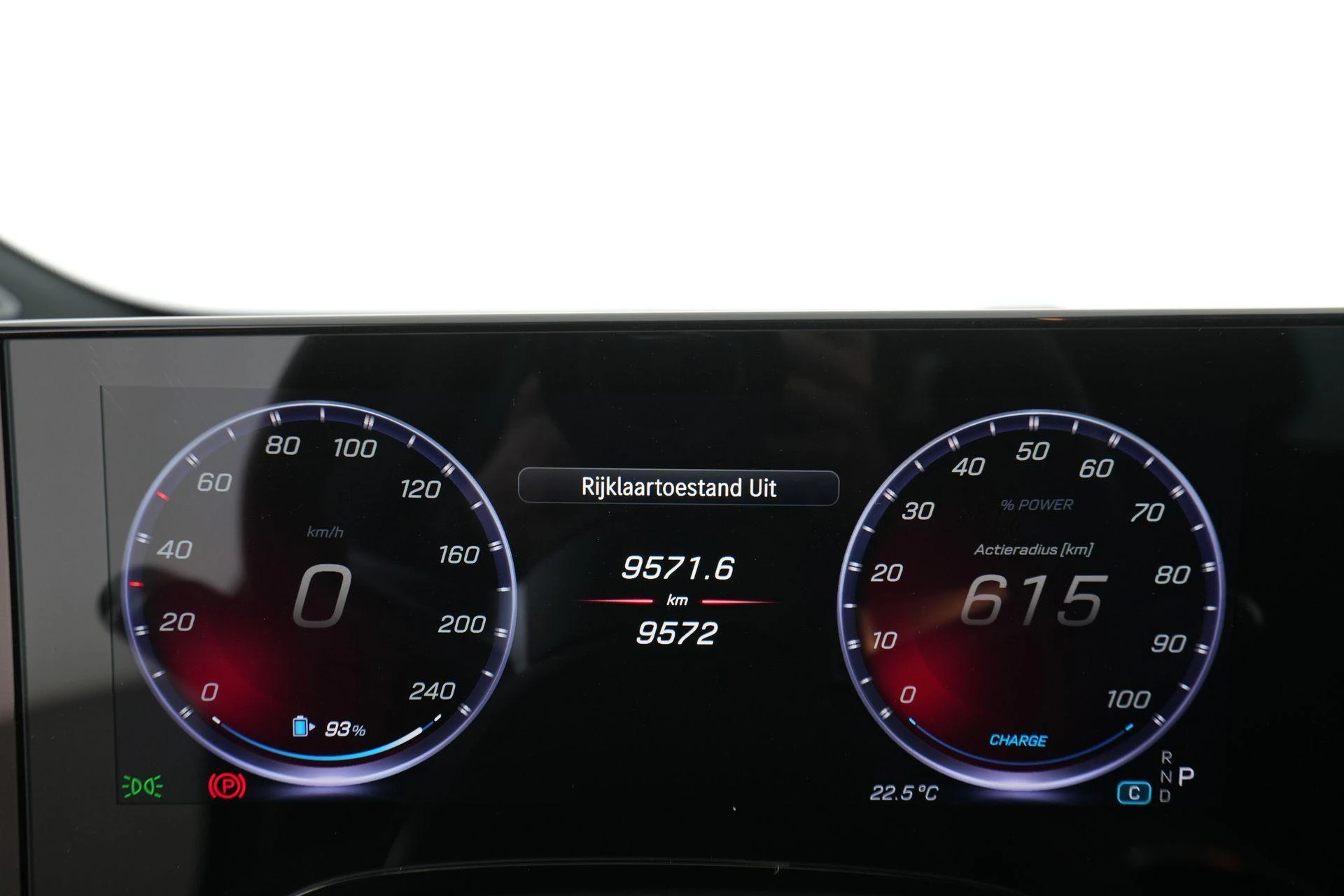 Mercedes-Benz-CLA-image-13