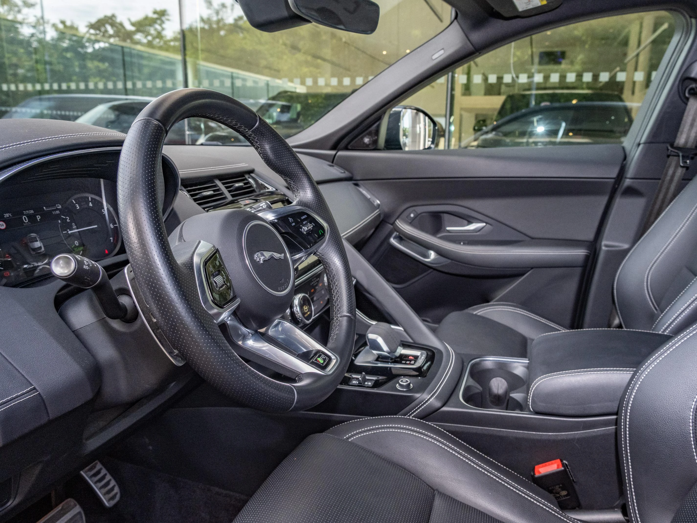 Jaguar E-PACE P300e R-Dynamic S