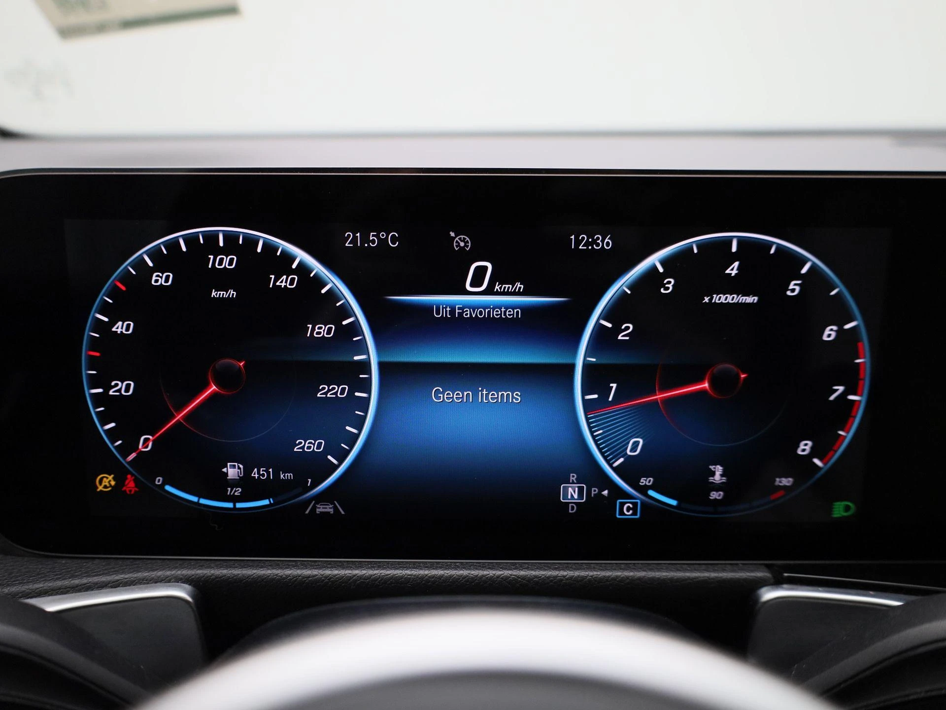 Mercedes-Benz-GLB-image-16