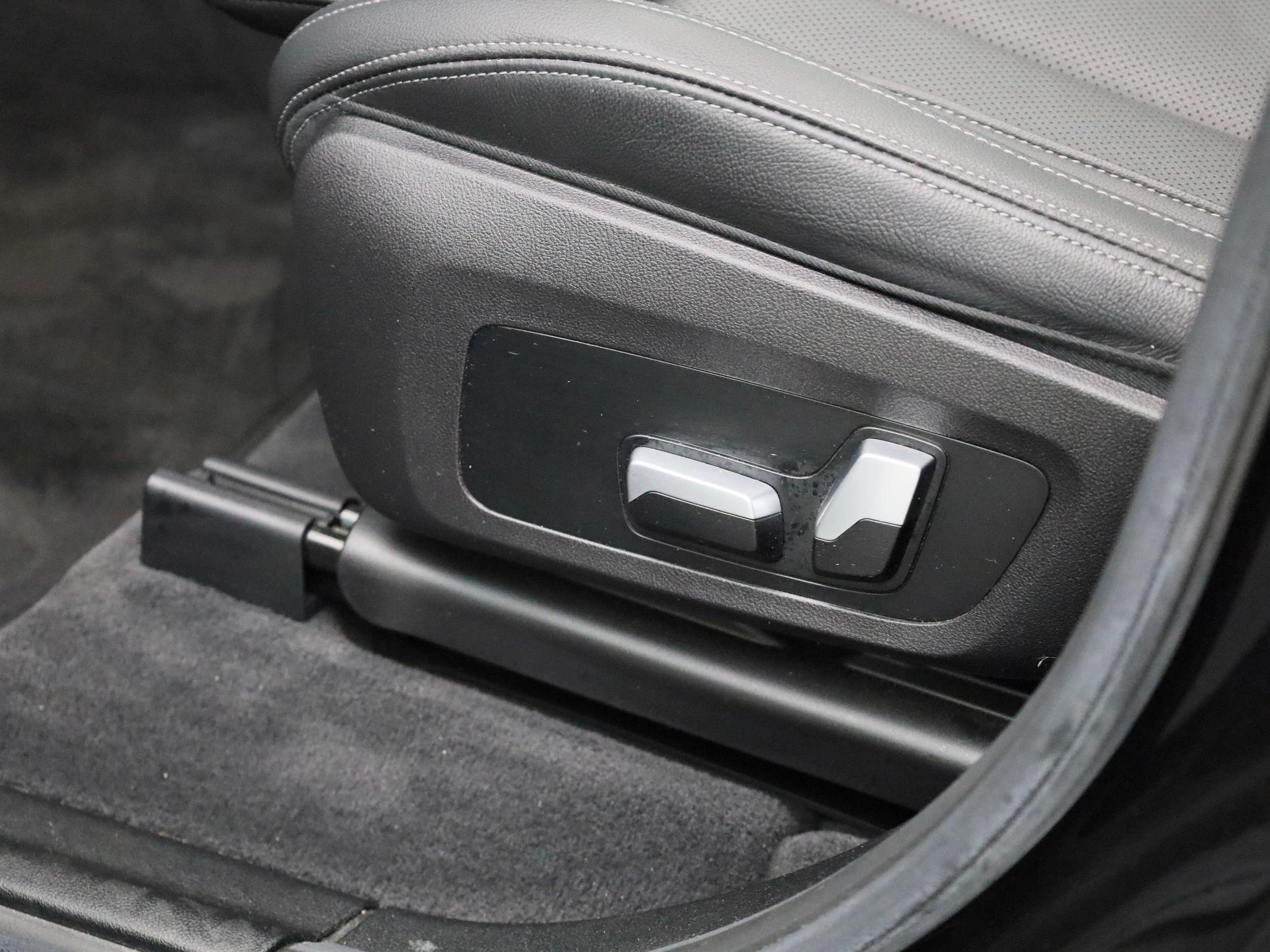 BMW-iX3-image-35