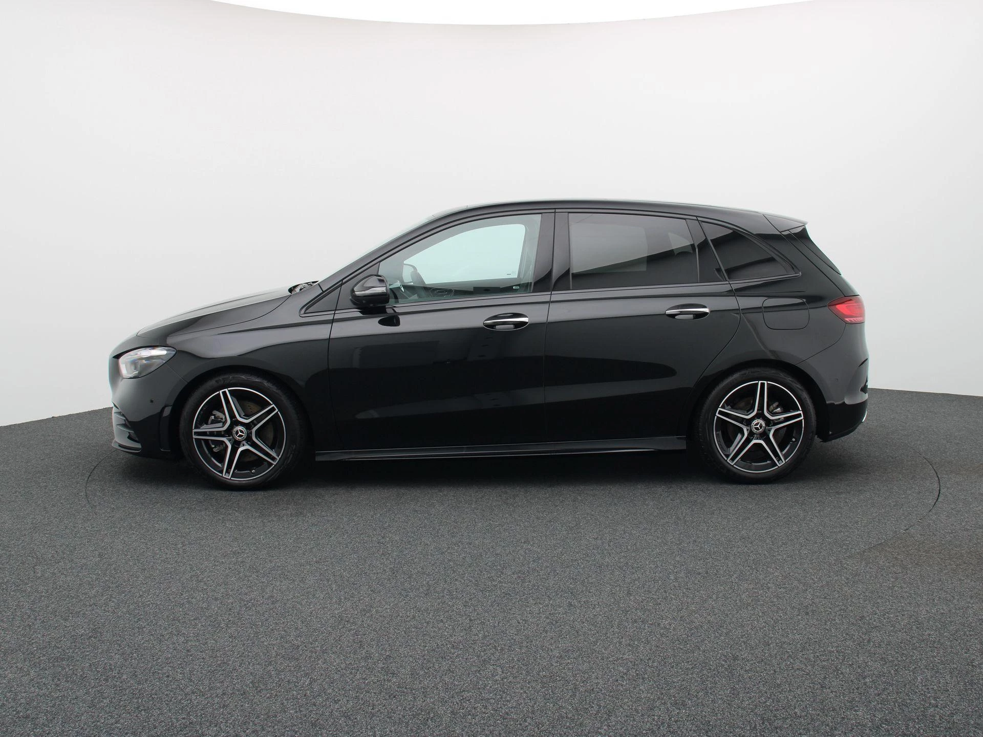 Mercedes-Benz B-Klasse 220 4MATIC AMG Line + PREMIUM PLUS PACK + CARPLAY + PANO +