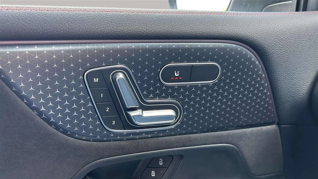 Mercedes-Benz-EQB-image-10