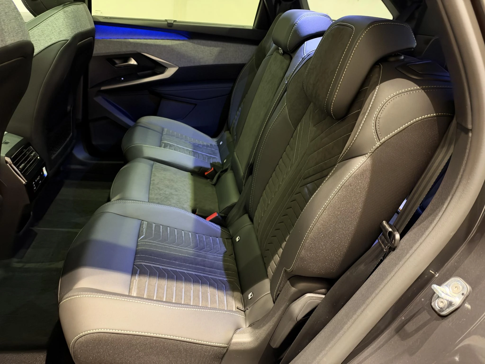 Peugeot-e-5008-image-11