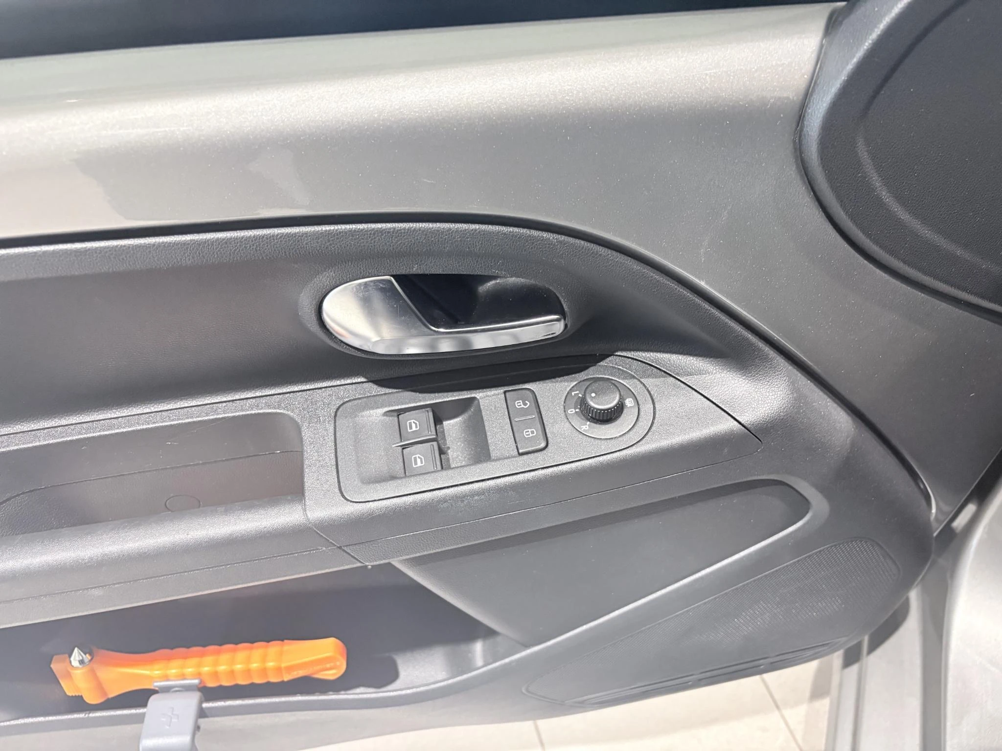 Volkswagen-up!-image-10