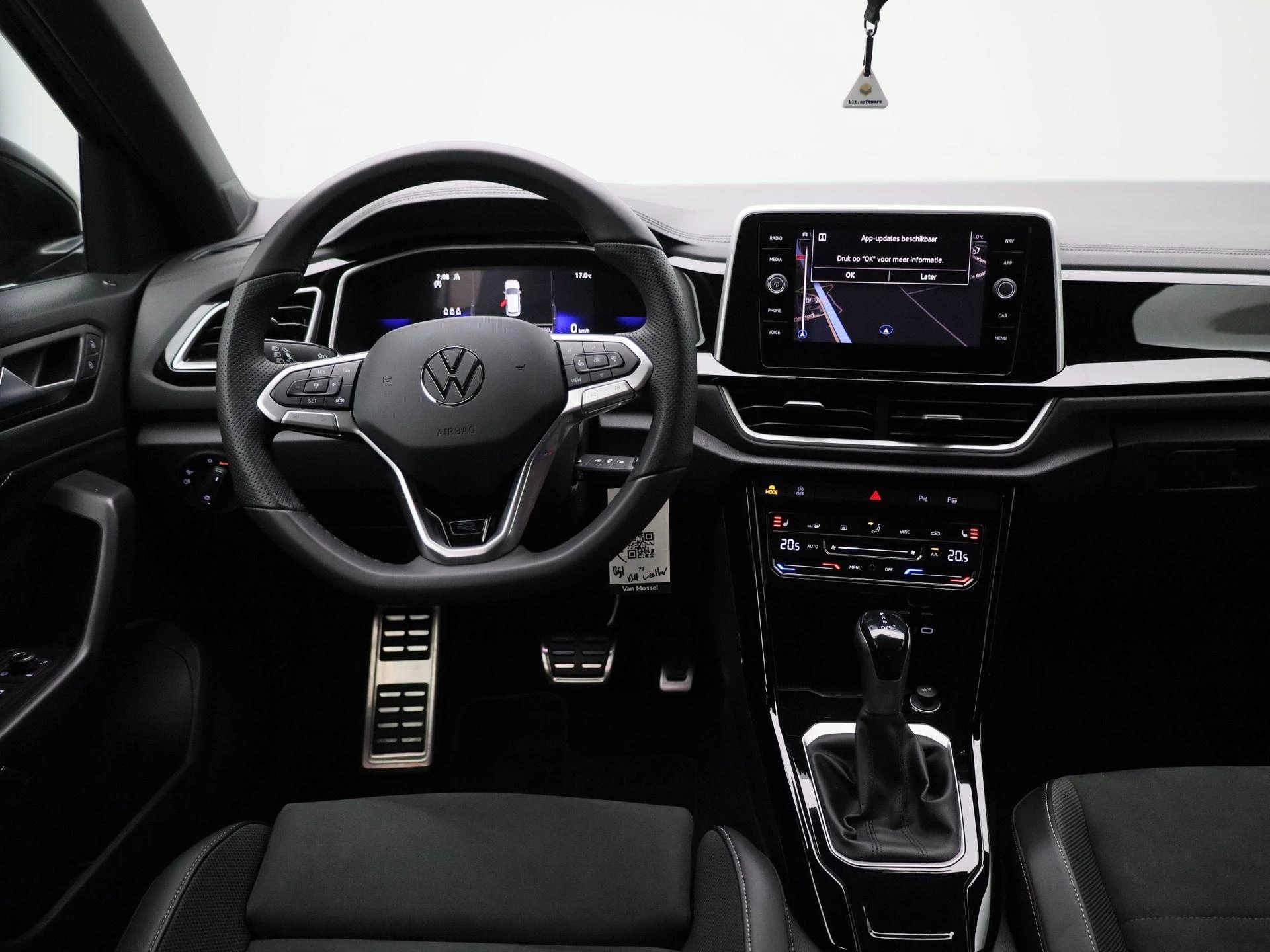 Volkswagen-T-Roc-image-6