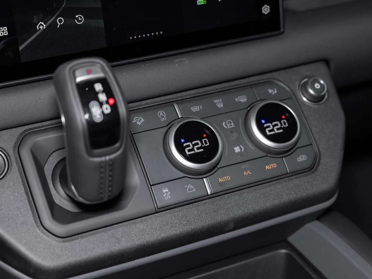 Land Rover-Defender-image-18