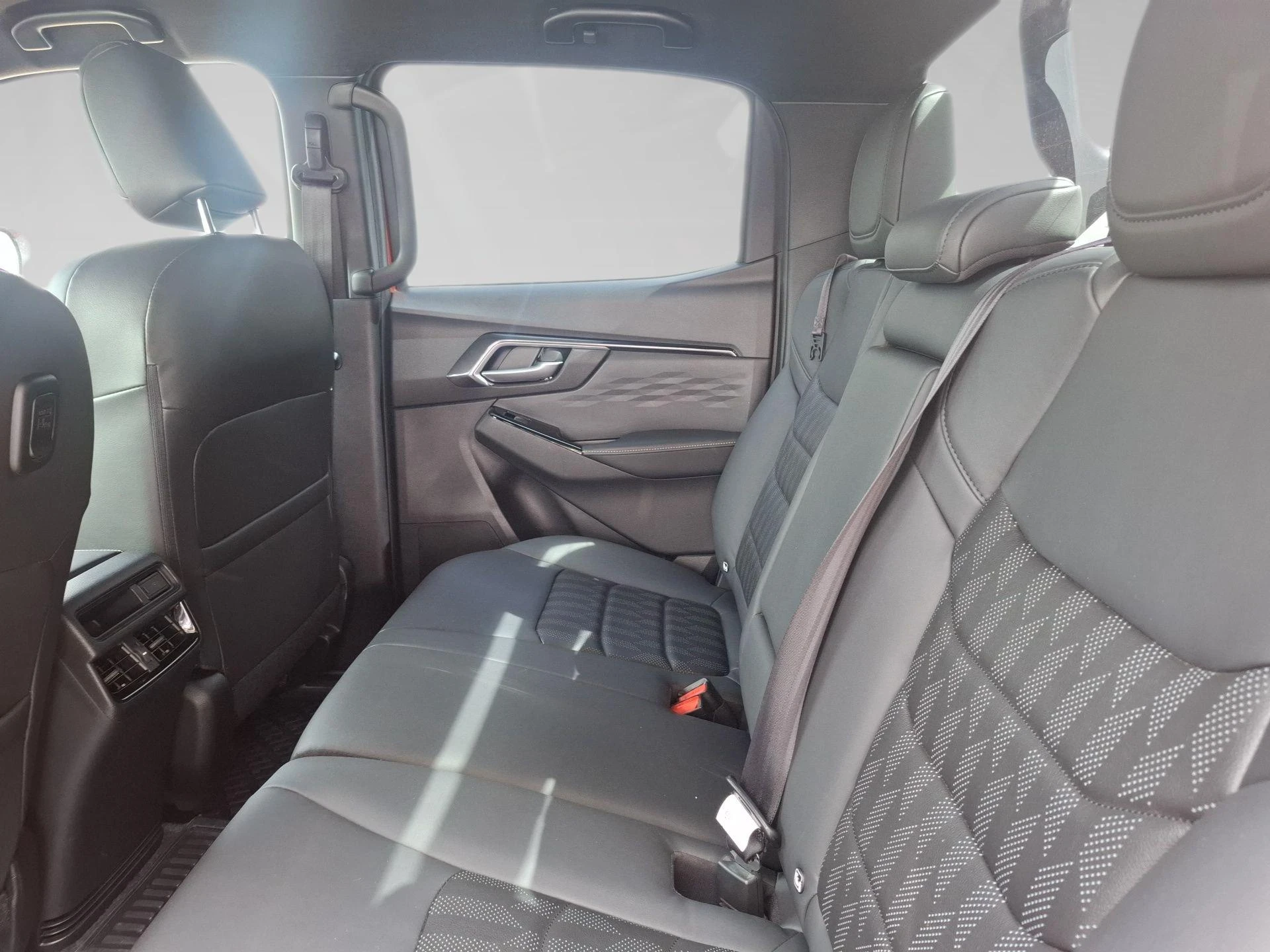Isuzu-D-Max-image-10