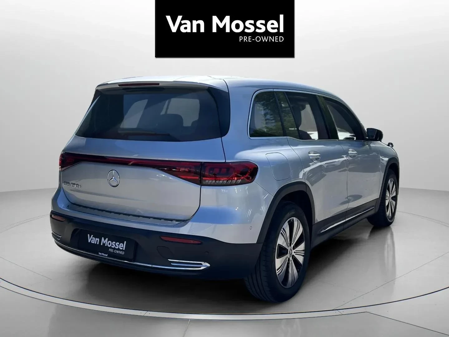 Mercedes-Benz-EQB-image-4