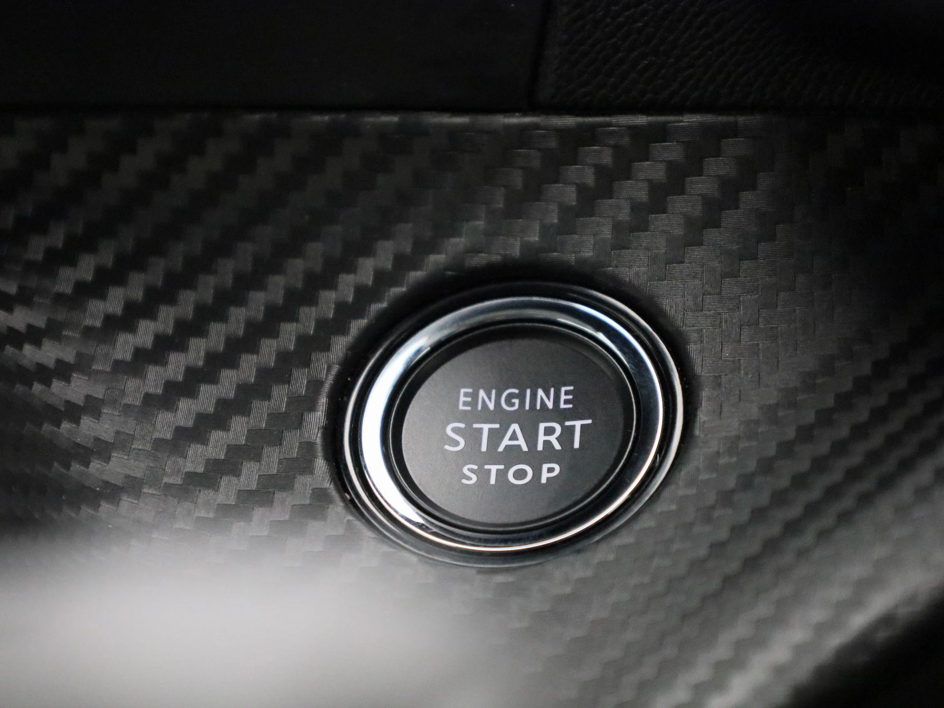 Peugeot 208 - 18