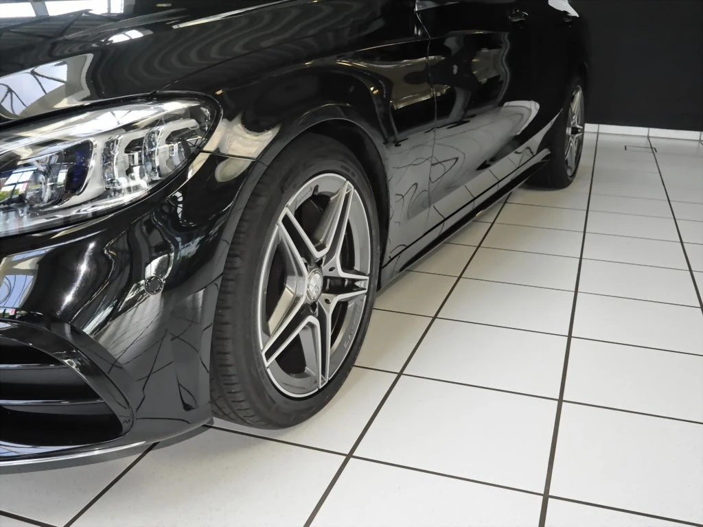 Mercedes-Benz-C-Klasse 300-image-5