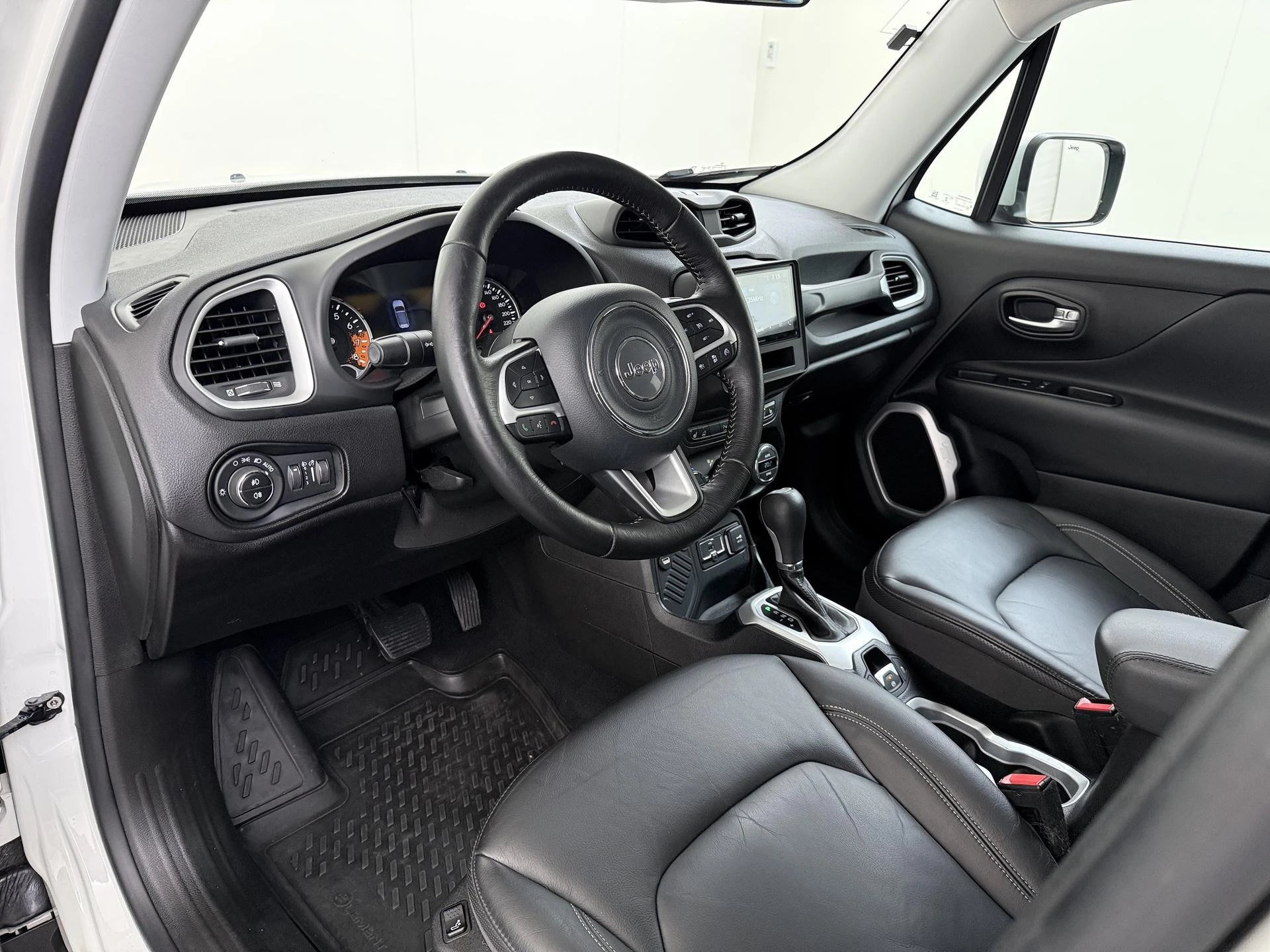 Jeep-Renegade-image-4