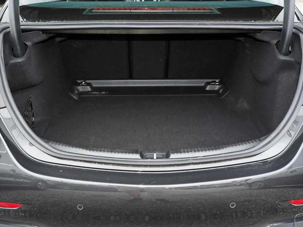 Mercedes-Benz-C-Klasse 300-image-15
