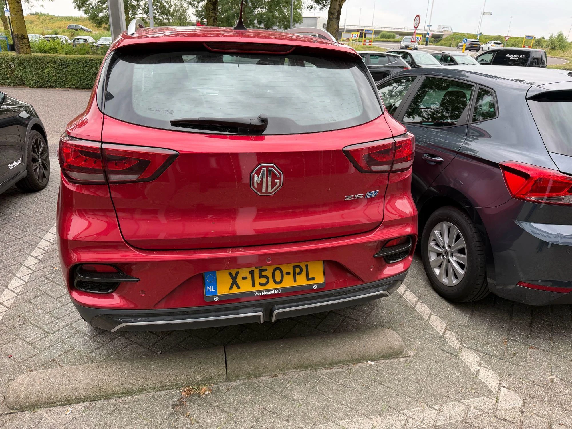 MG-ZS EV-image-2