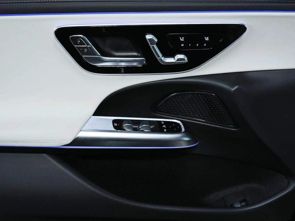 Mercedes-Benz-E-Klasse 300 de-image-8