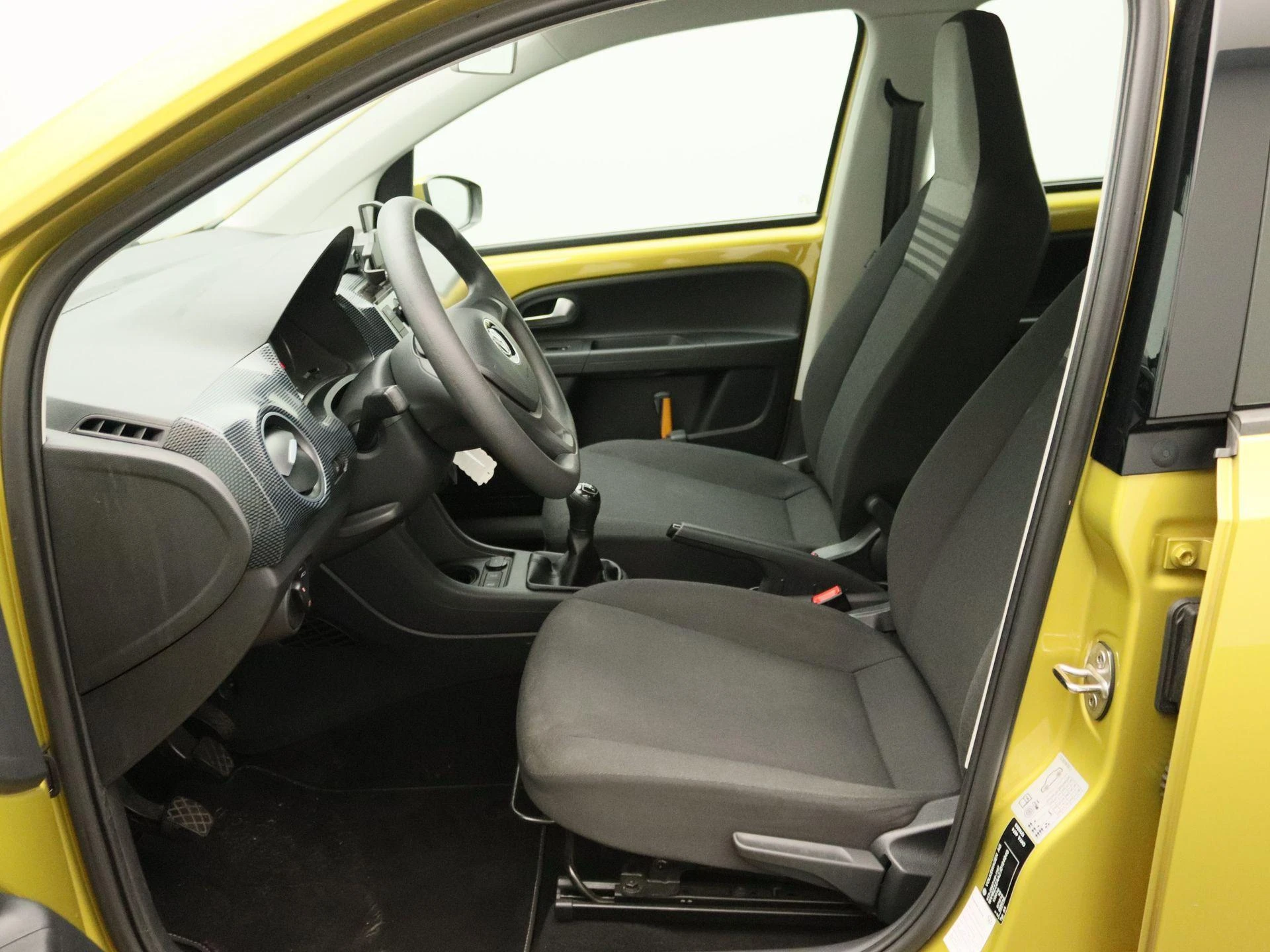 Volkswagen-up!-image-9