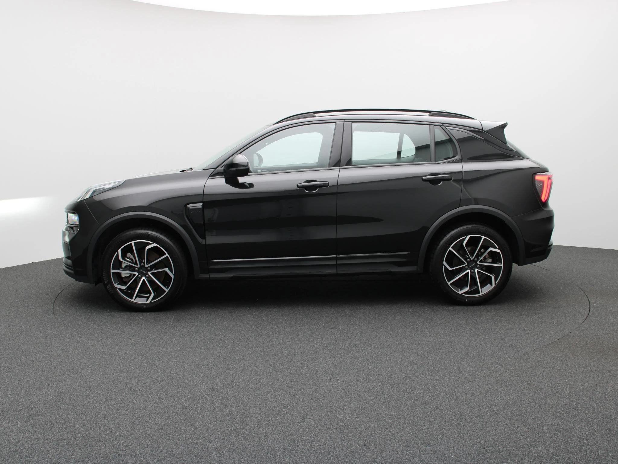 Lynk & Co-01-image-3