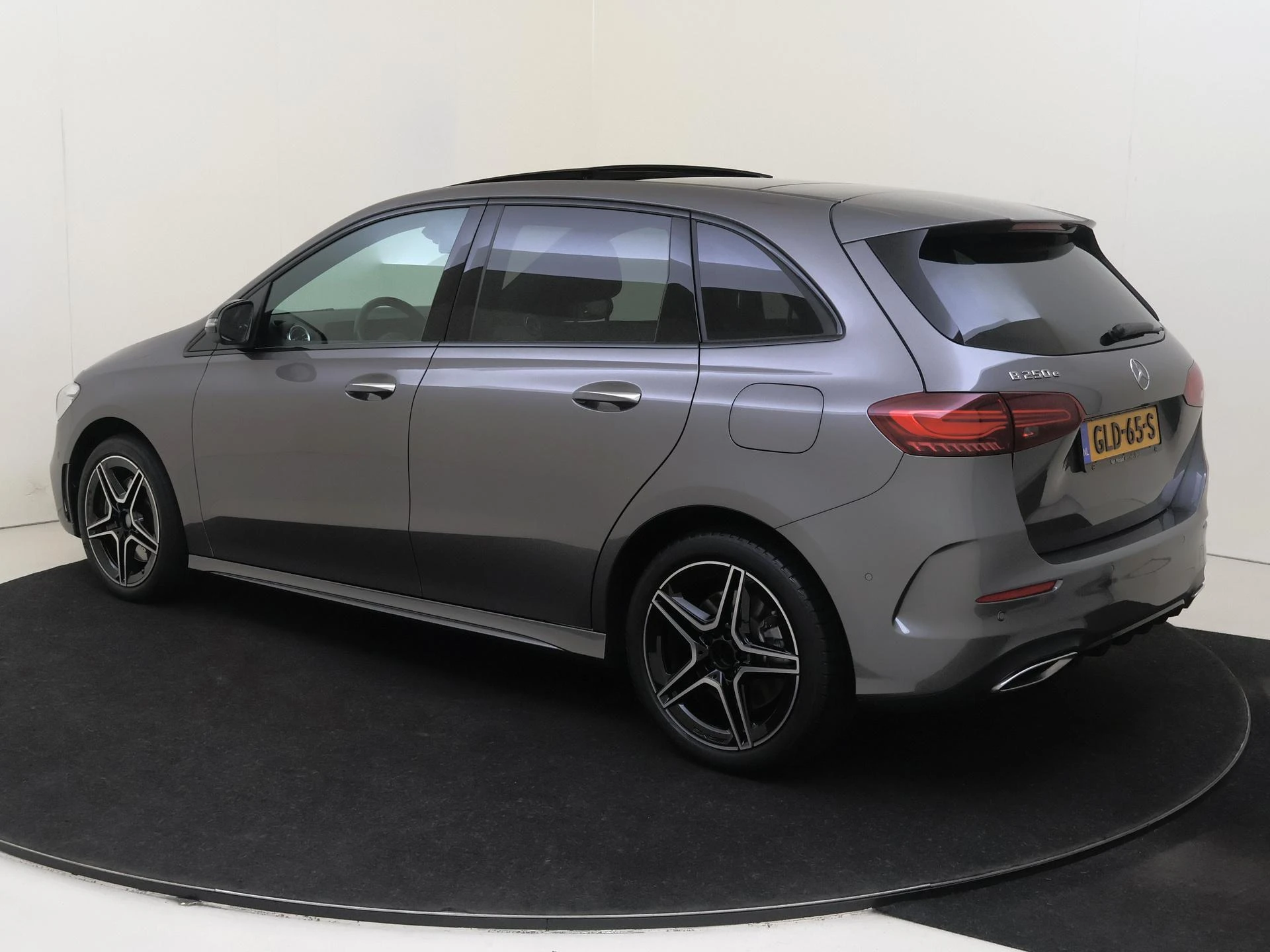 Mercedes-Benz-B-Klasse-image-2