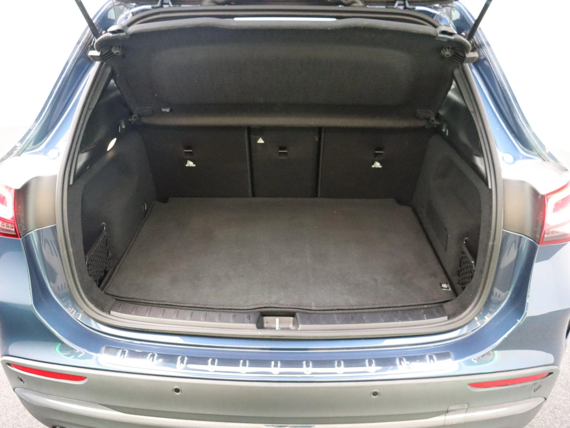 Mercedes-Benz-GLA-image-25