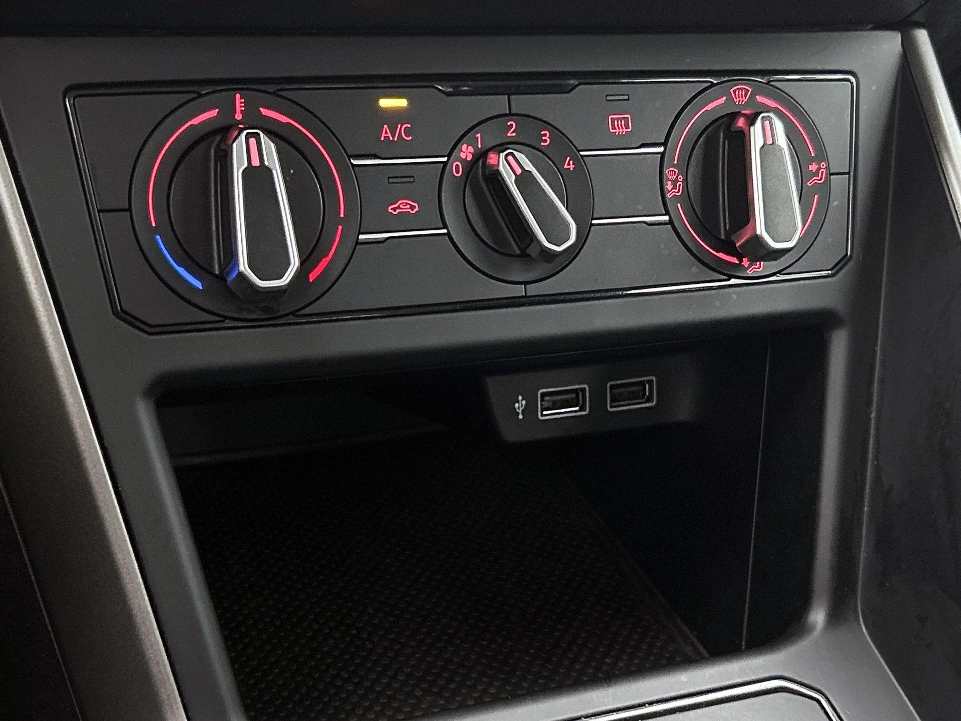 Volkswagen-Polo-image-22