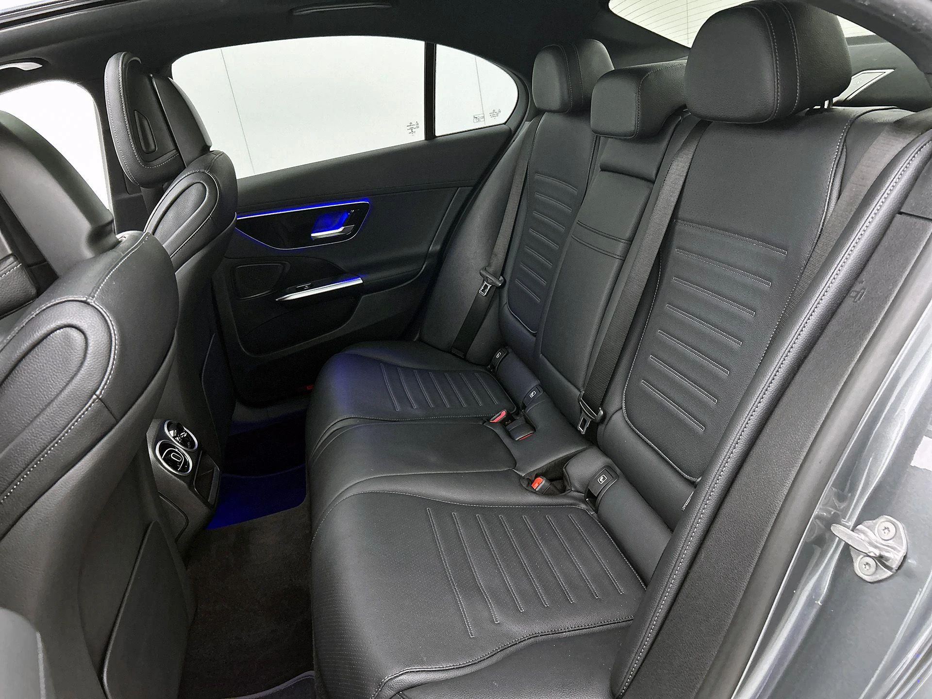 Mercedes-Benz-C-Klasse-image-26
