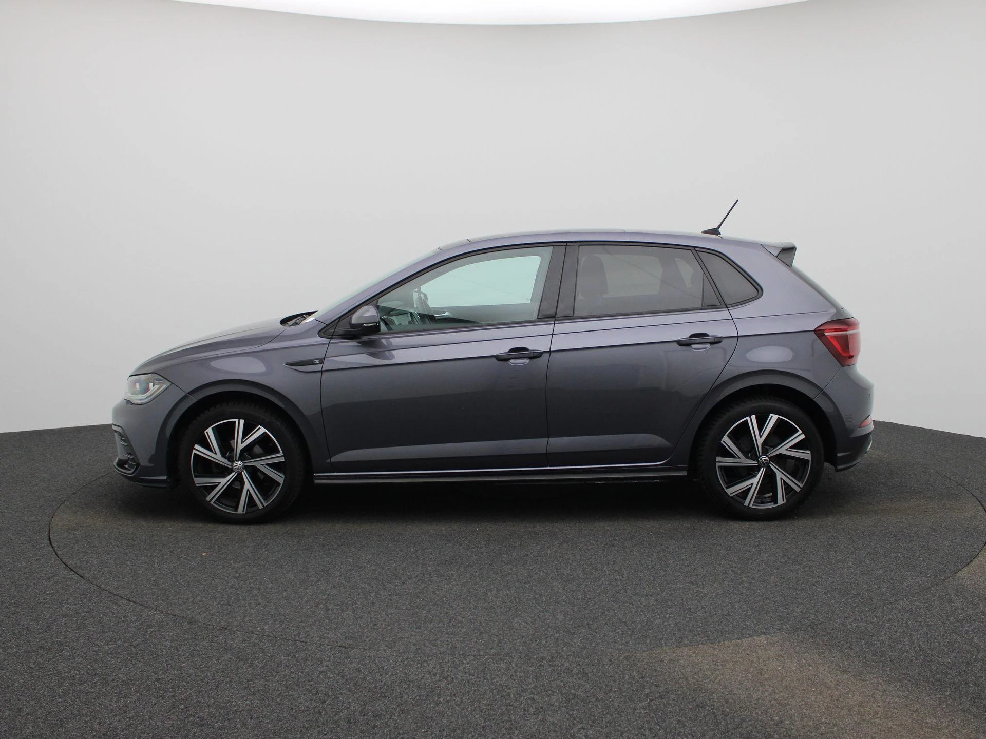 Volkswagen-Polo-image-3