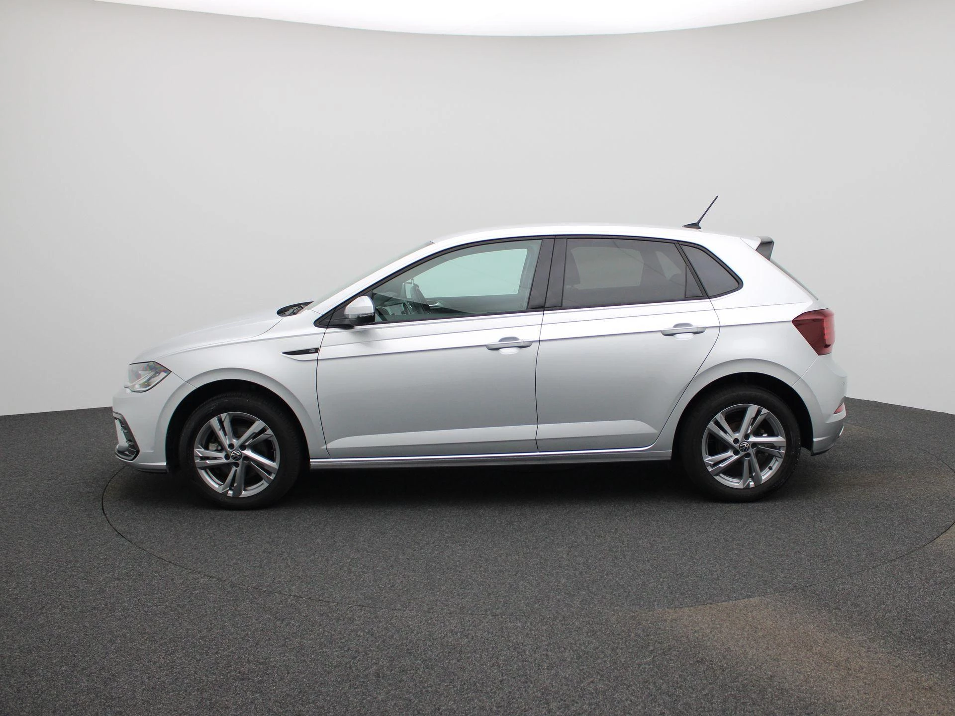 Volkswagen-Polo-image-3